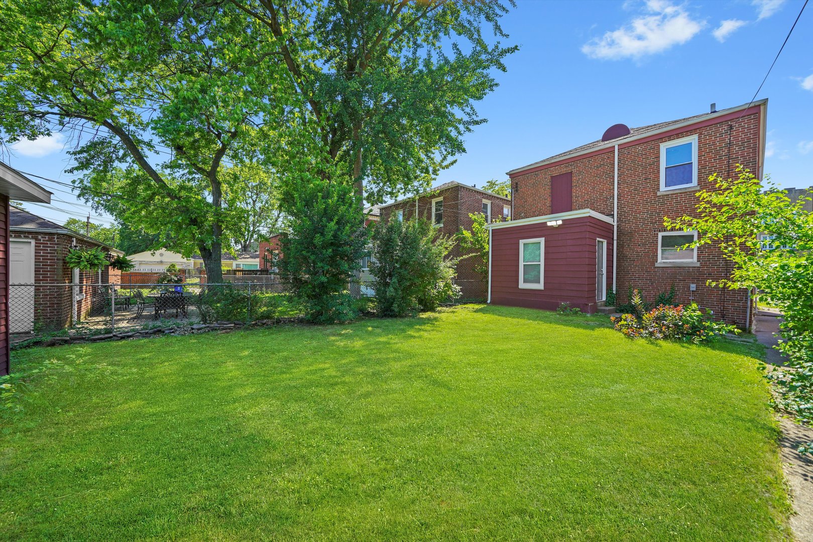 8051 S Paxton Avenue, Chicago, IL 60617