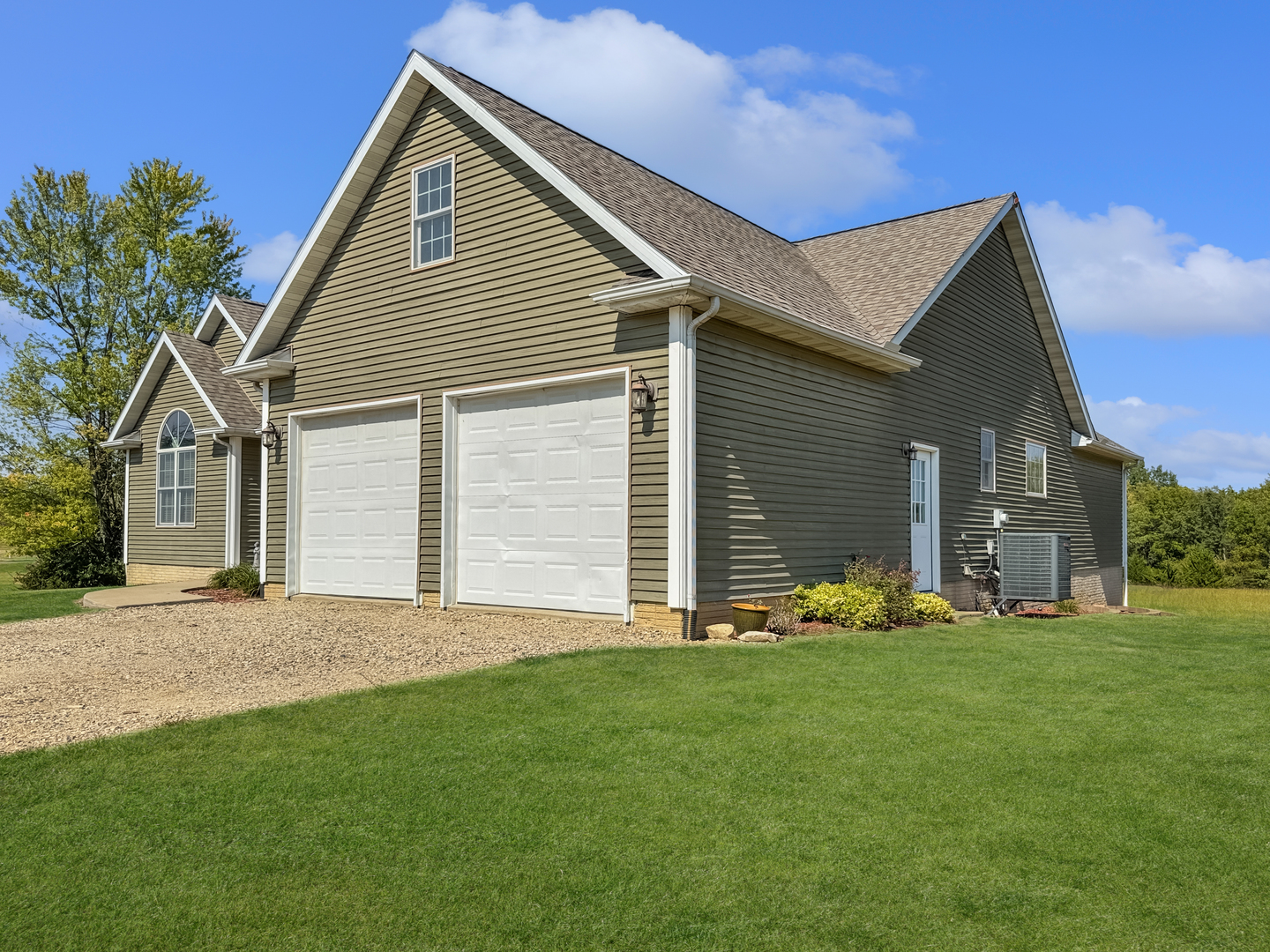 1063 Deervalley Drive, Varna, IL 61375