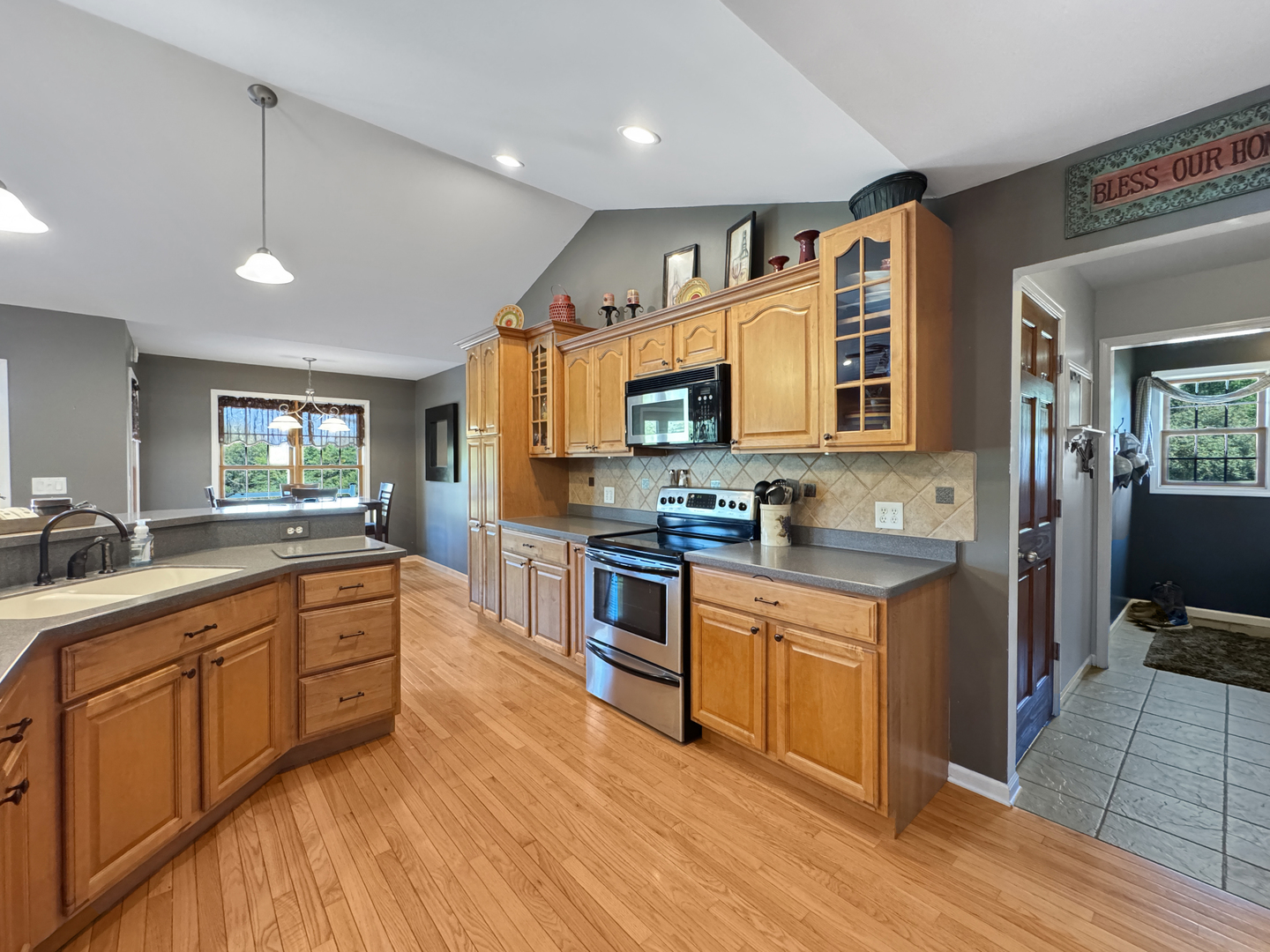 1063 Deervalley Drive, Varna, IL 61375