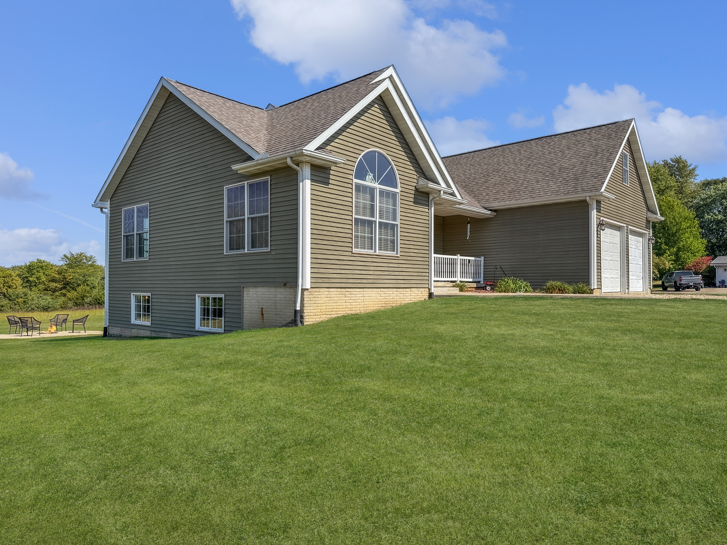 1063 Deervalley Drive, Varna, IL 61375