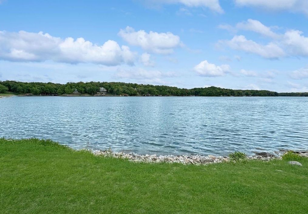 1063 Deervalley Drive, Varna, IL 61375