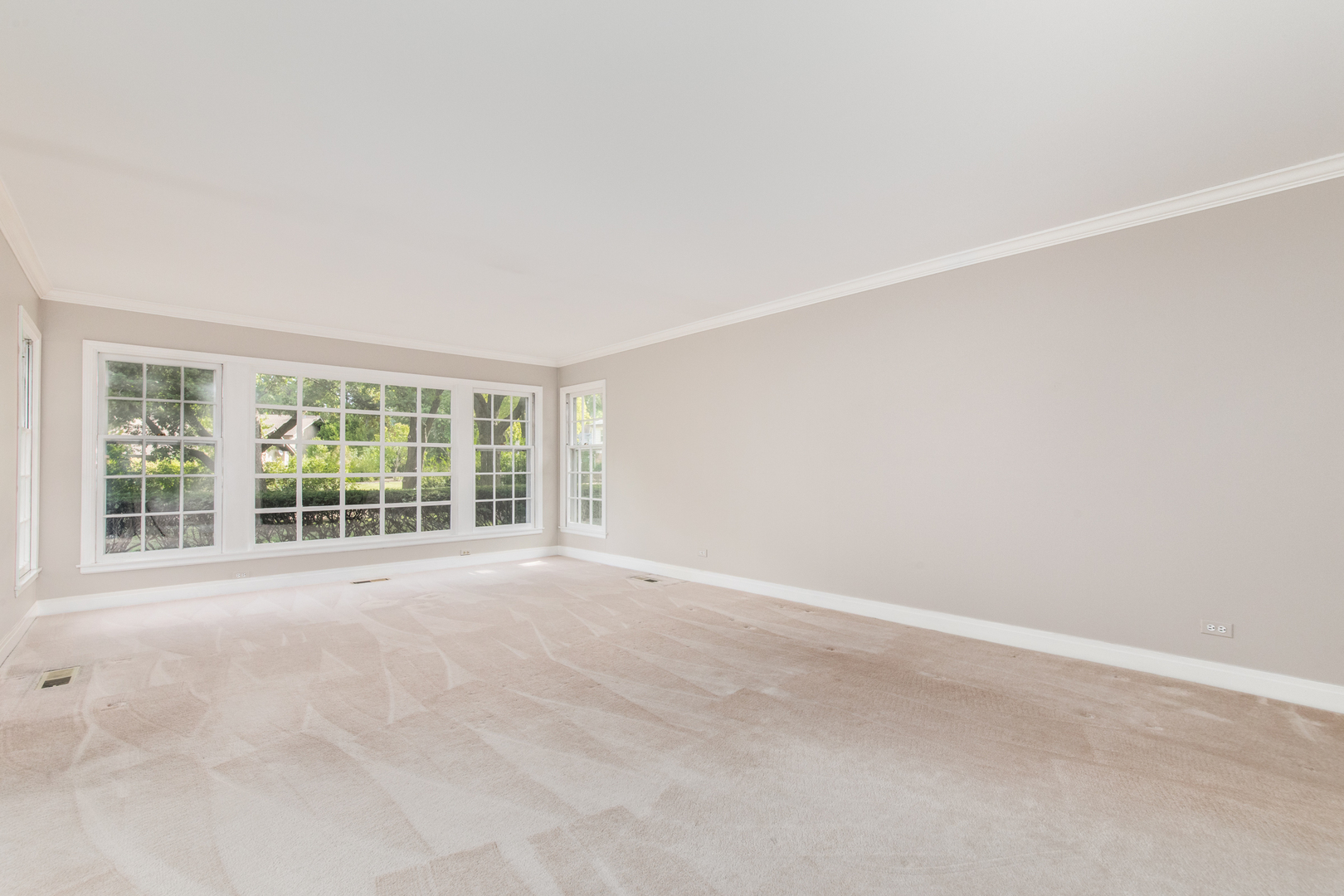 2 Royal Vale Drive, Oak Brook, IL 60523