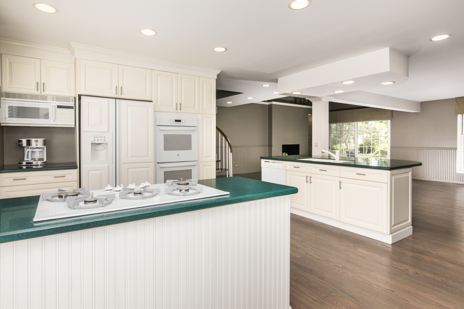 2 Royal Vale Drive, Oak Brook, IL 60523