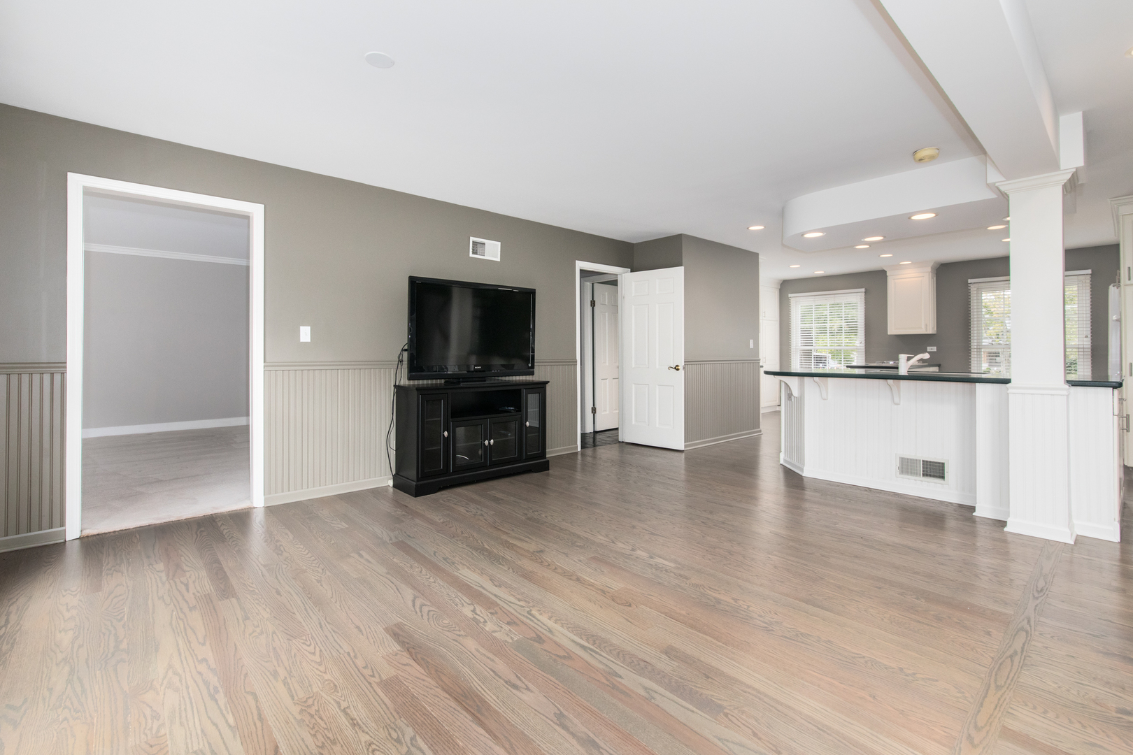 2 Royal Vale Drive, Oak Brook, IL 60523