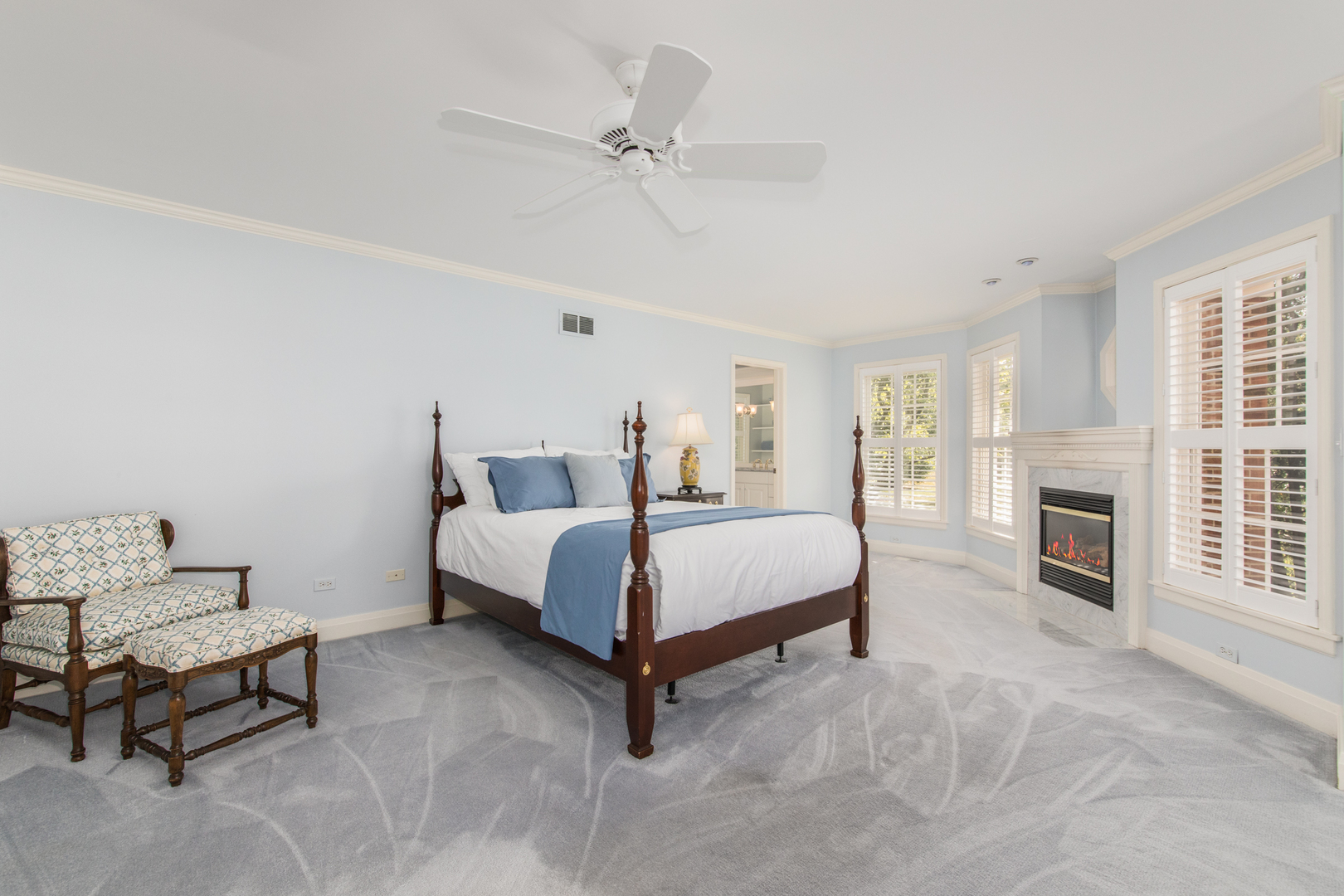 2 Royal Vale Drive, Oak Brook, IL 60523