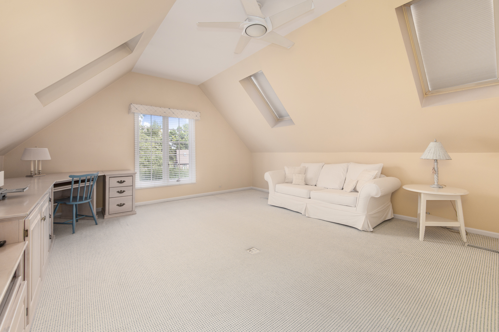 2 Royal Vale Drive, Oak Brook, IL 60523