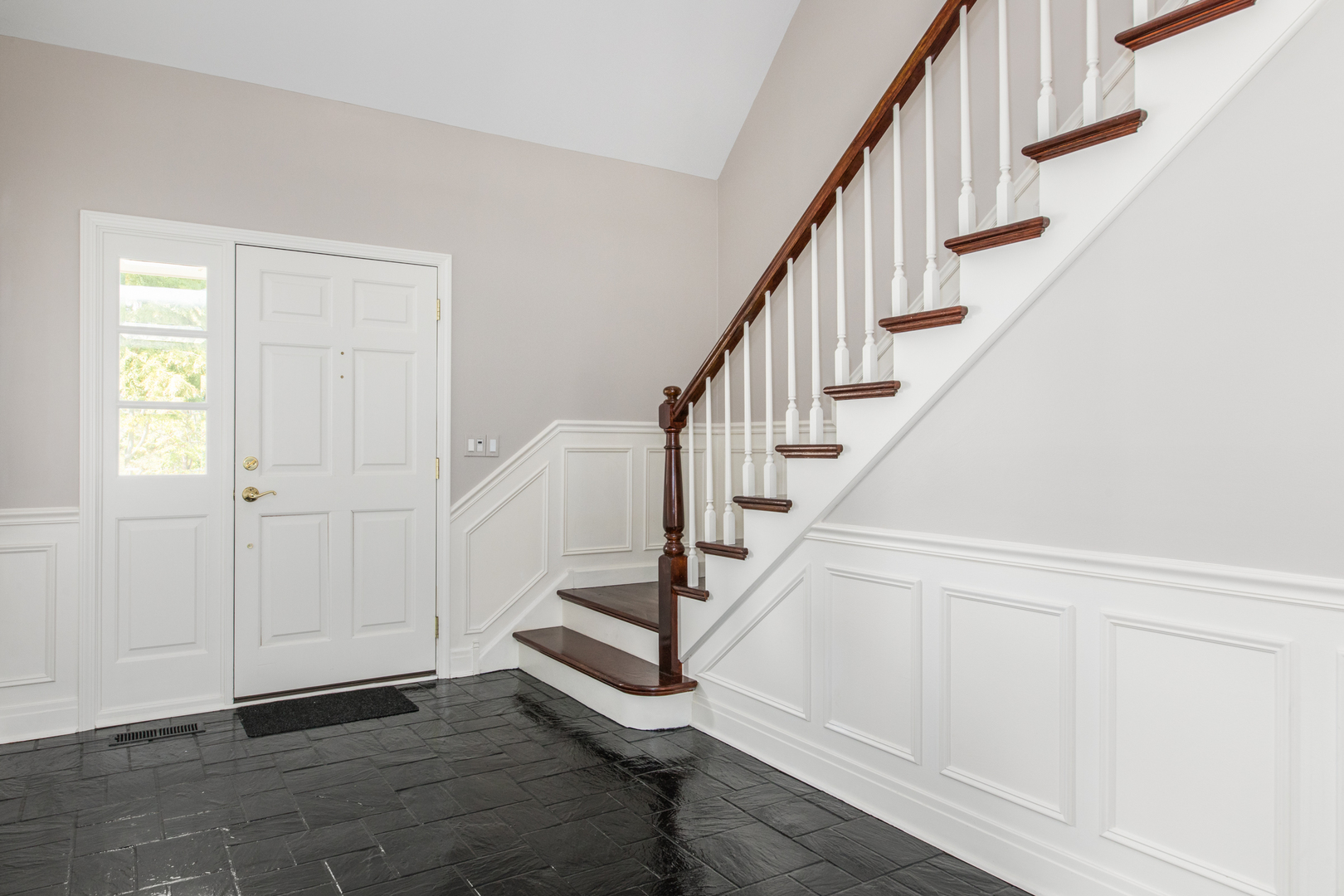 2 Royal Vale Drive, Oak Brook, IL 60523