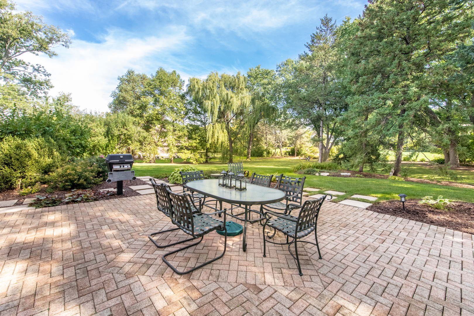 2 Royal Vale Drive, Oak Brook, IL 60523