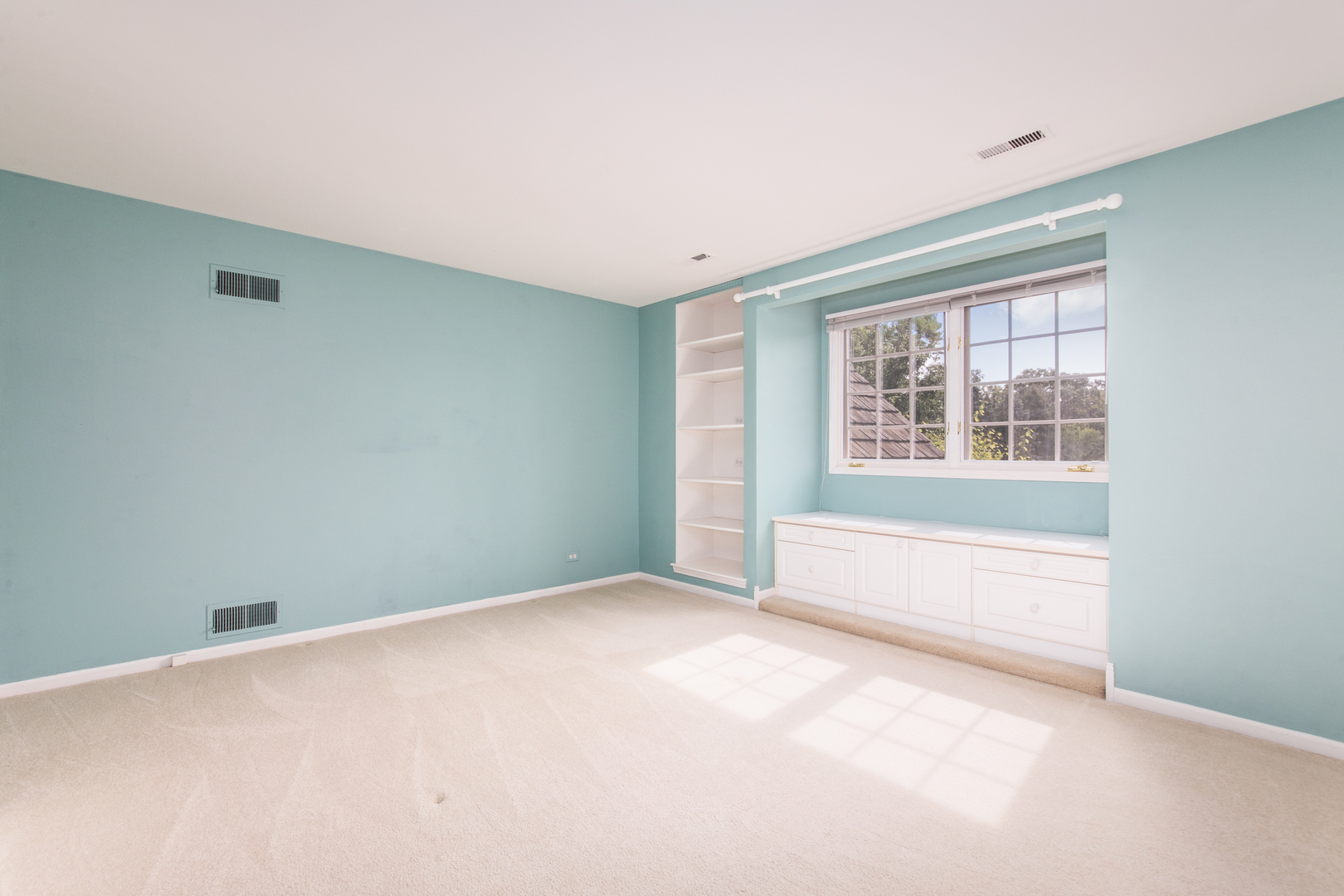 2 Royal Vale Drive, Oak Brook, IL 60523