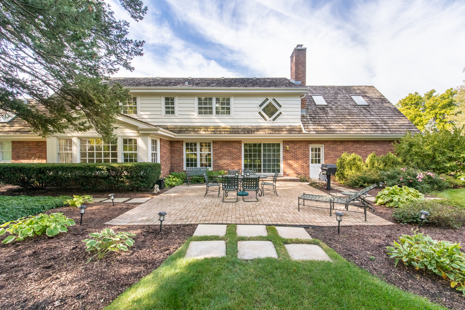 2 Royal Vale Drive, Oak Brook, IL 60523