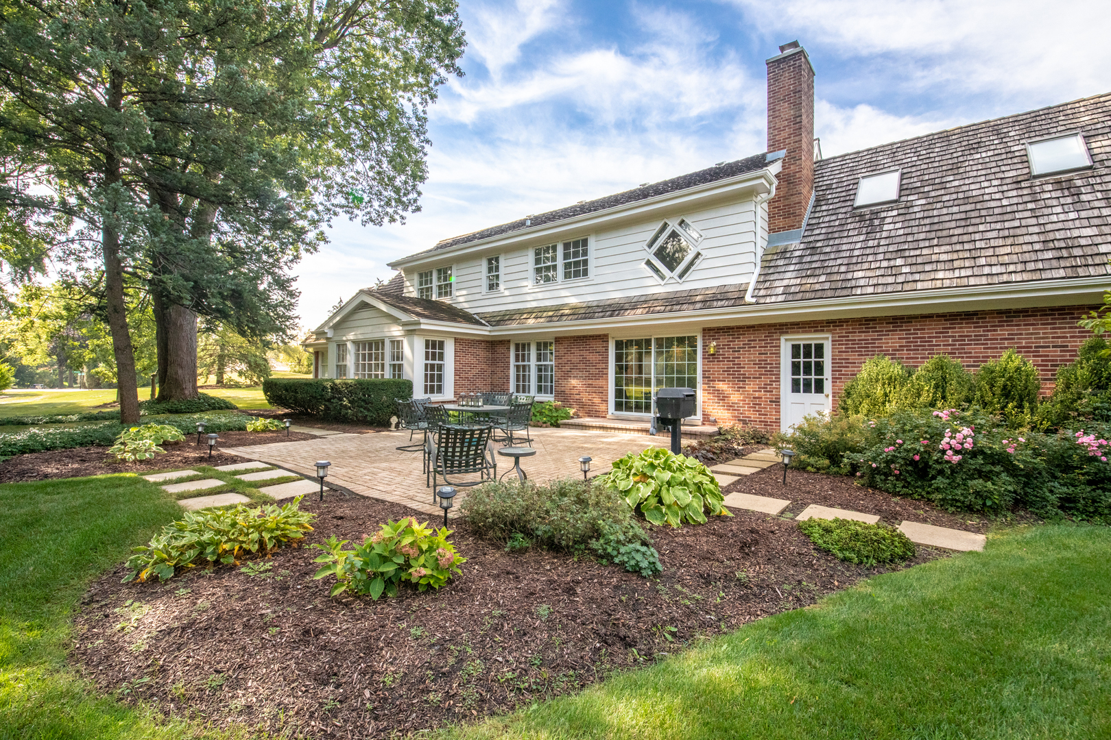 2 Royal Vale Drive, Oak Brook, IL 60523