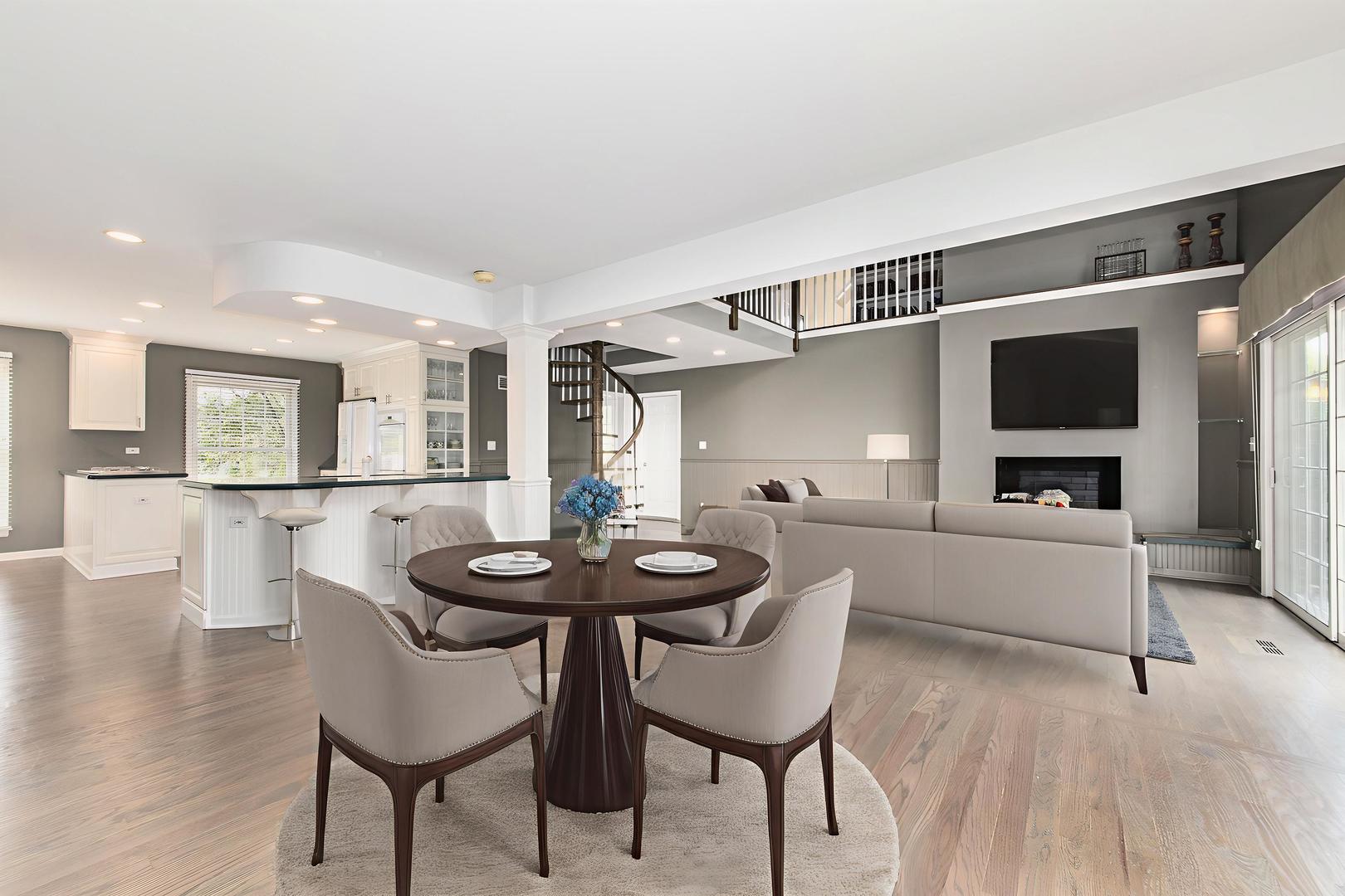 2 Royal Vale Drive, Oak Brook, IL 60523