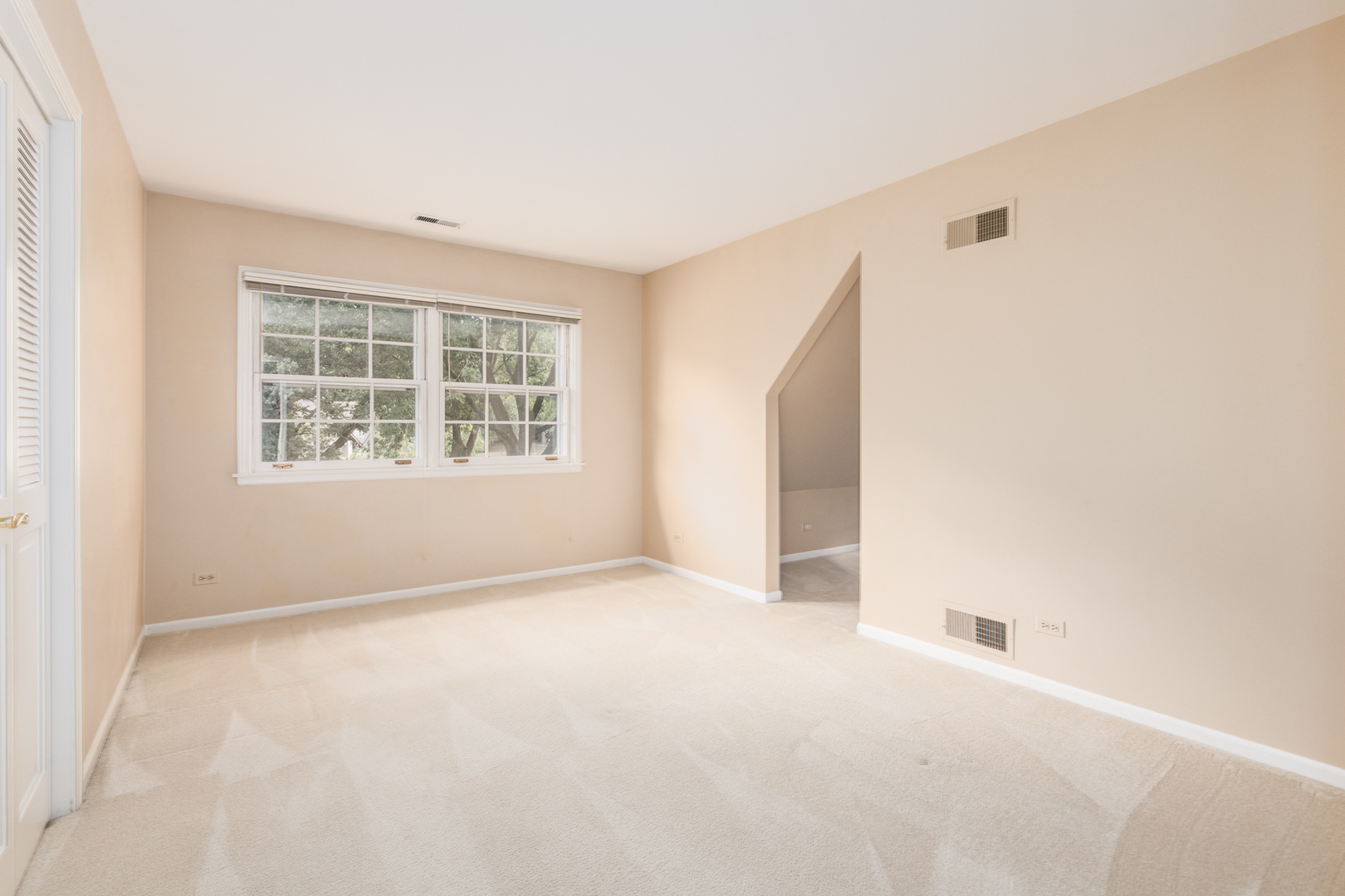 2 Royal Vale Drive, Oak Brook, IL 60523