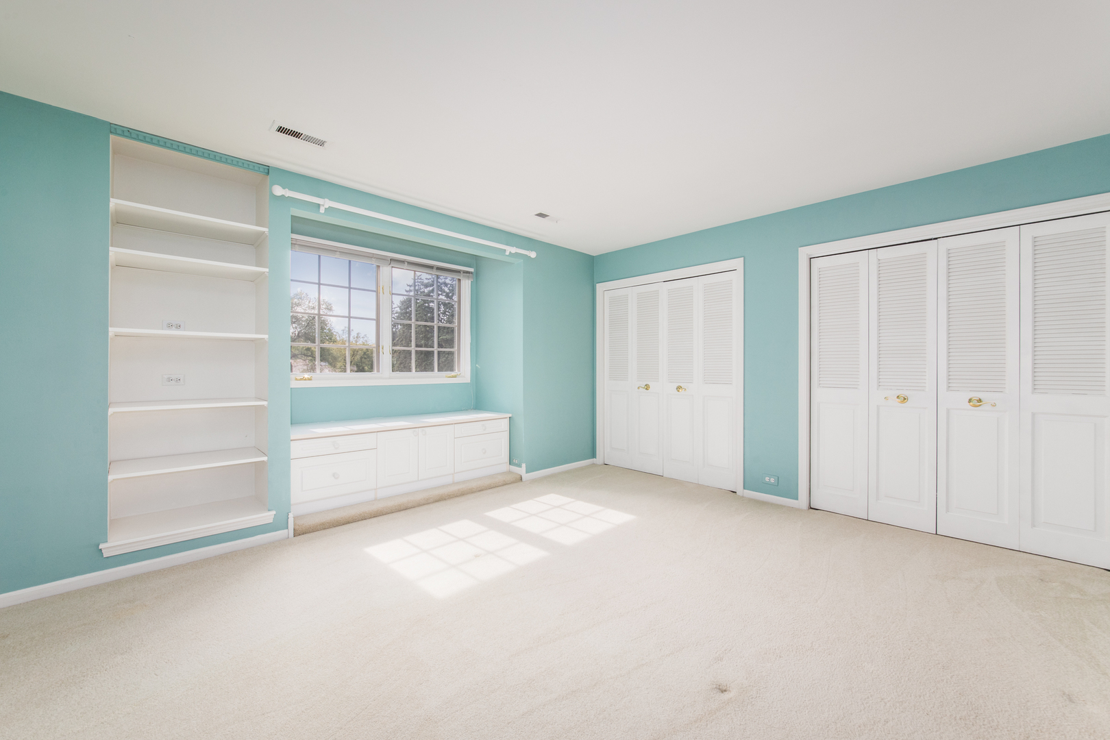 2 Royal Vale Drive, Oak Brook, IL 60523