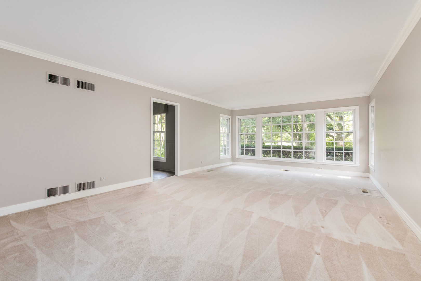 2 Royal Vale Drive, Oak Brook, IL 60523