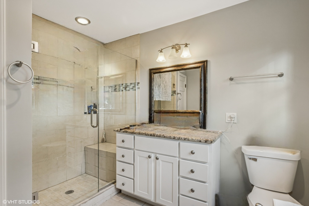 48 Kingston Drive, Oak Brook, IL 60523