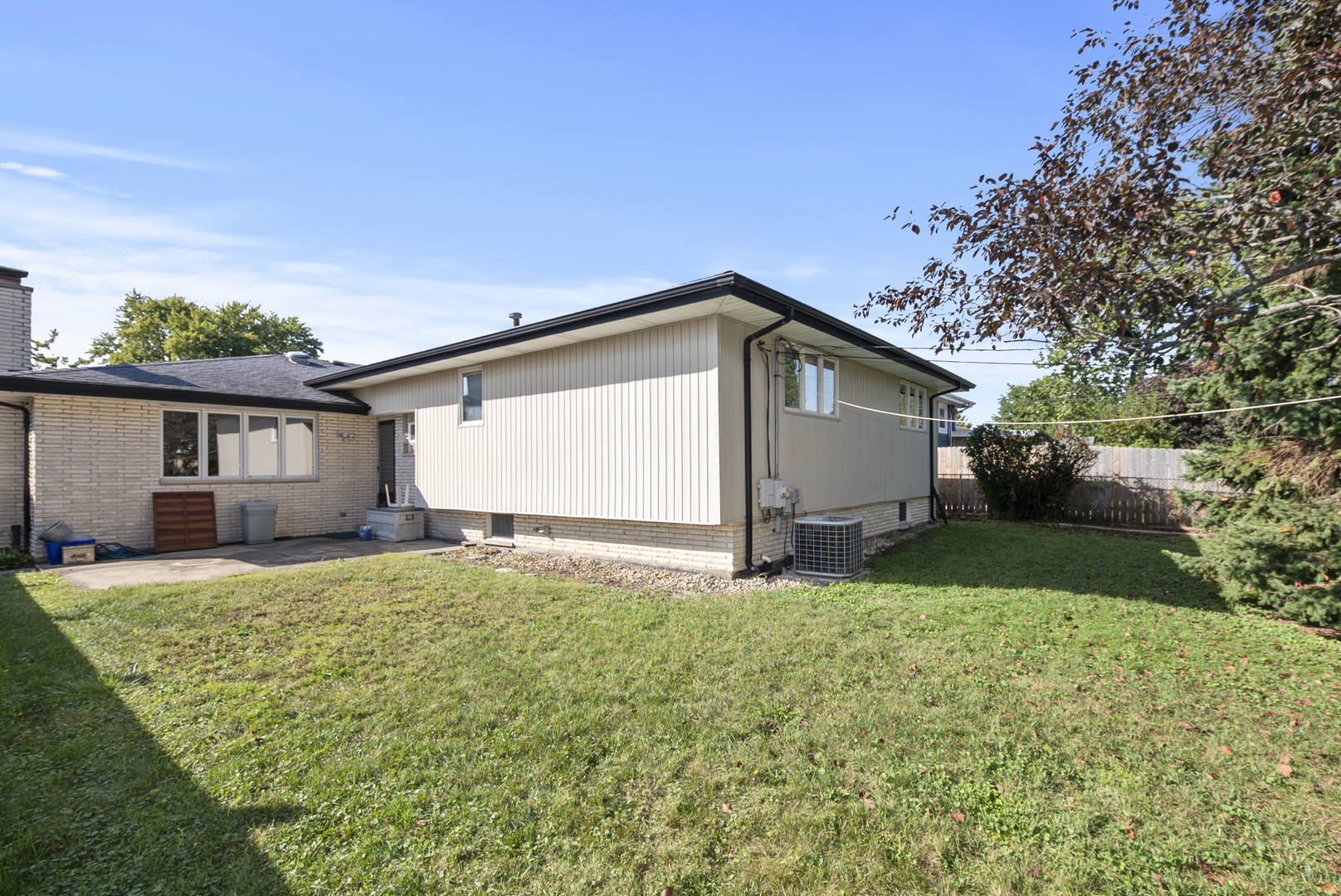 10909 S Knox Avenue, Oak Lawn, IL 60453