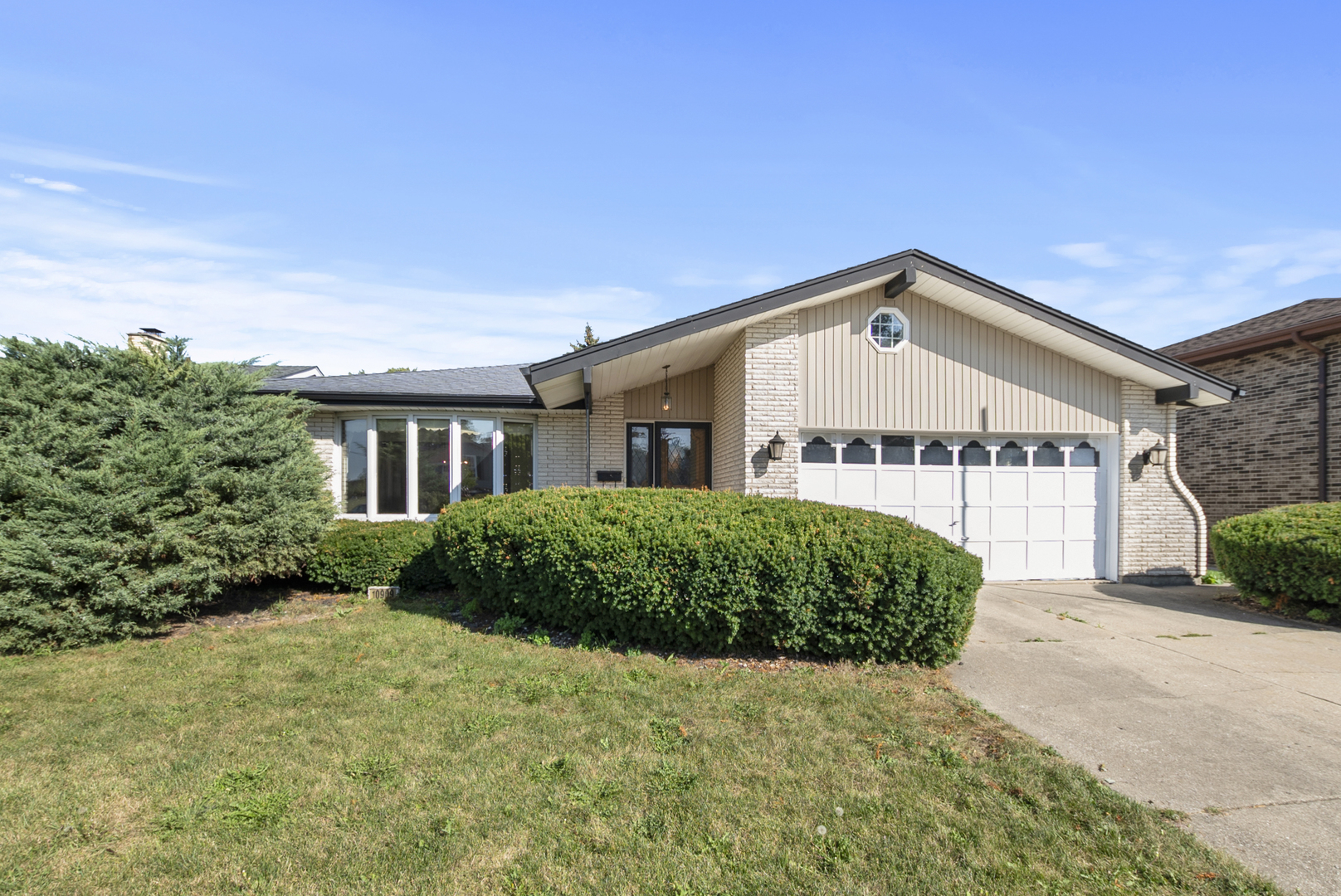 10909 S Knox Avenue, Oak Lawn, IL 60453