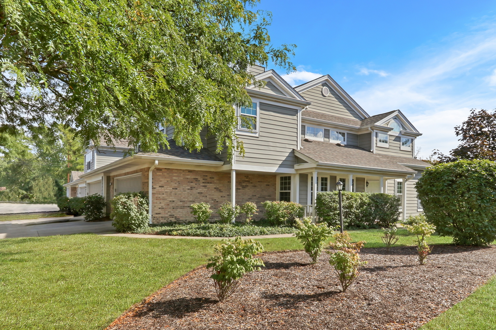 211 Woodstone Drive, Buffalo Grove, IL 60089