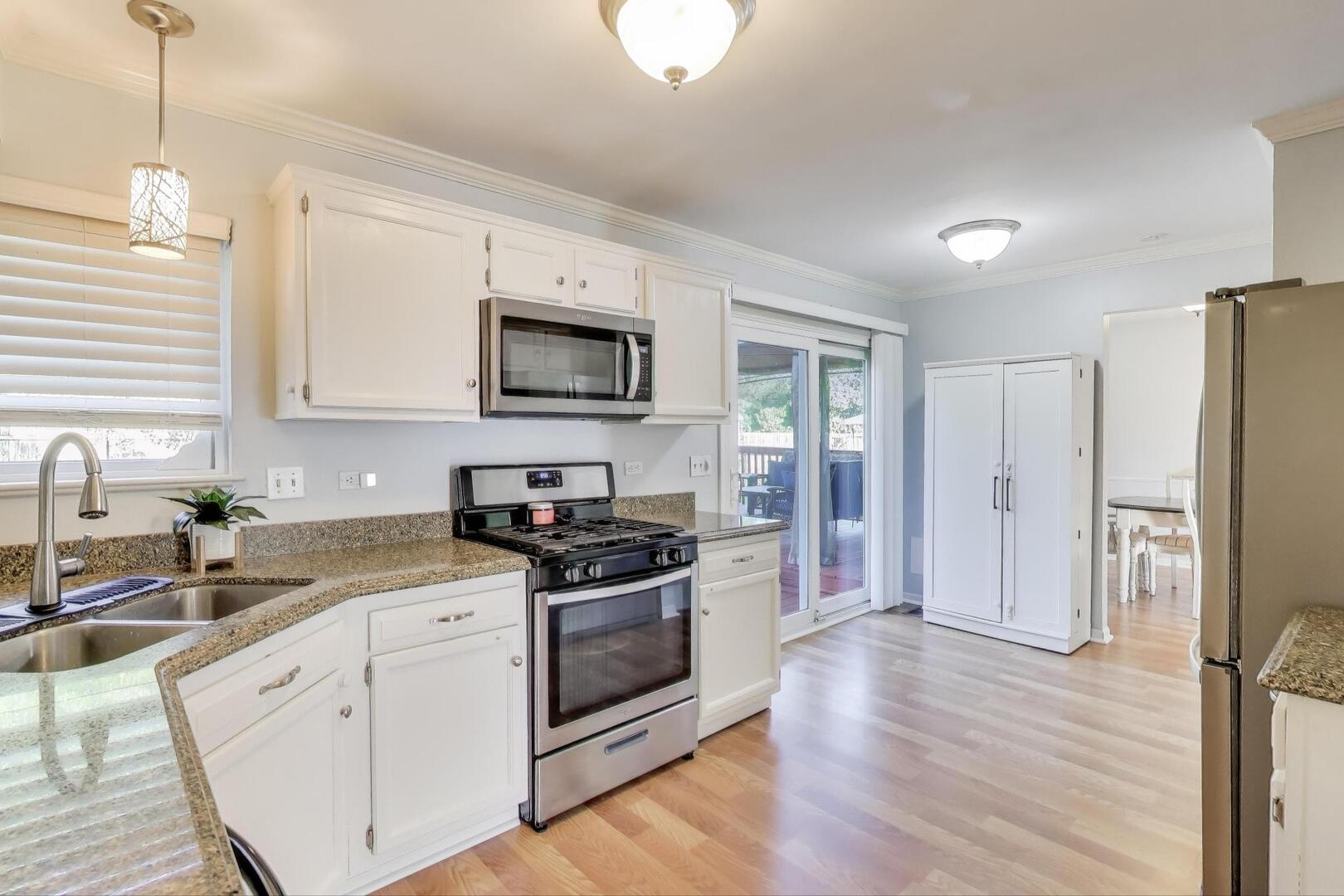 2S030 ESSEX Lane, Warrenville, IL 60555