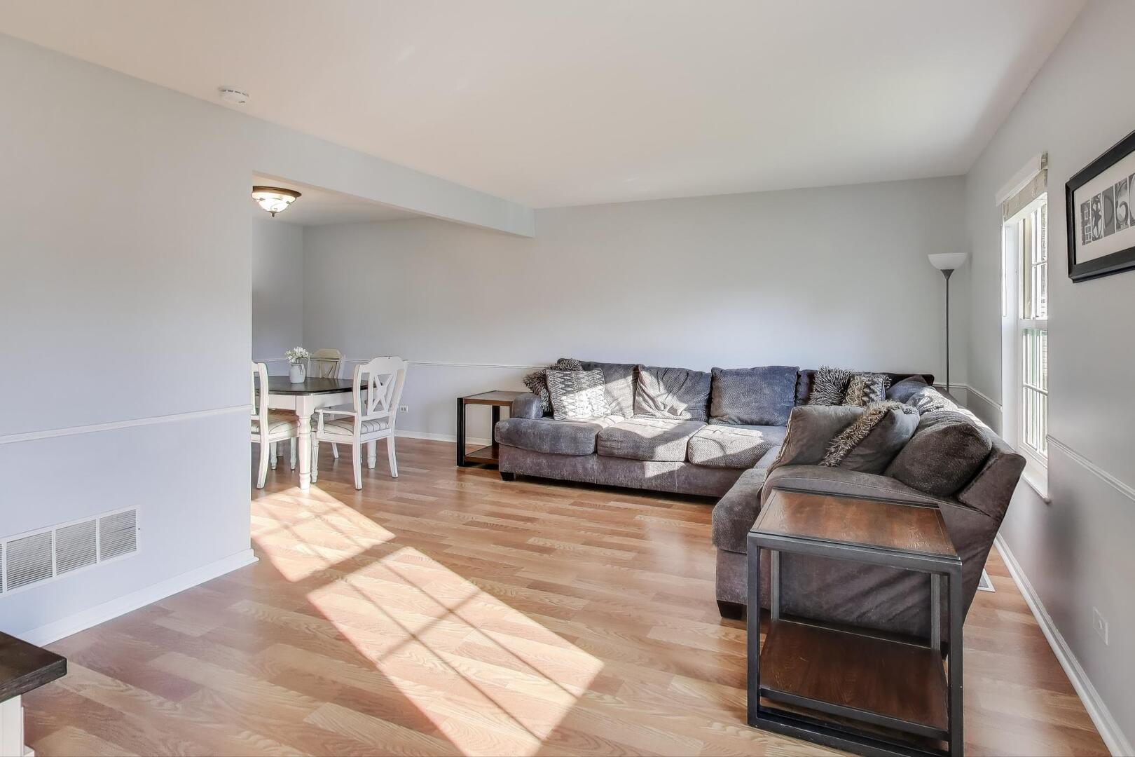 2S030 ESSEX Lane, Warrenville, IL 60555