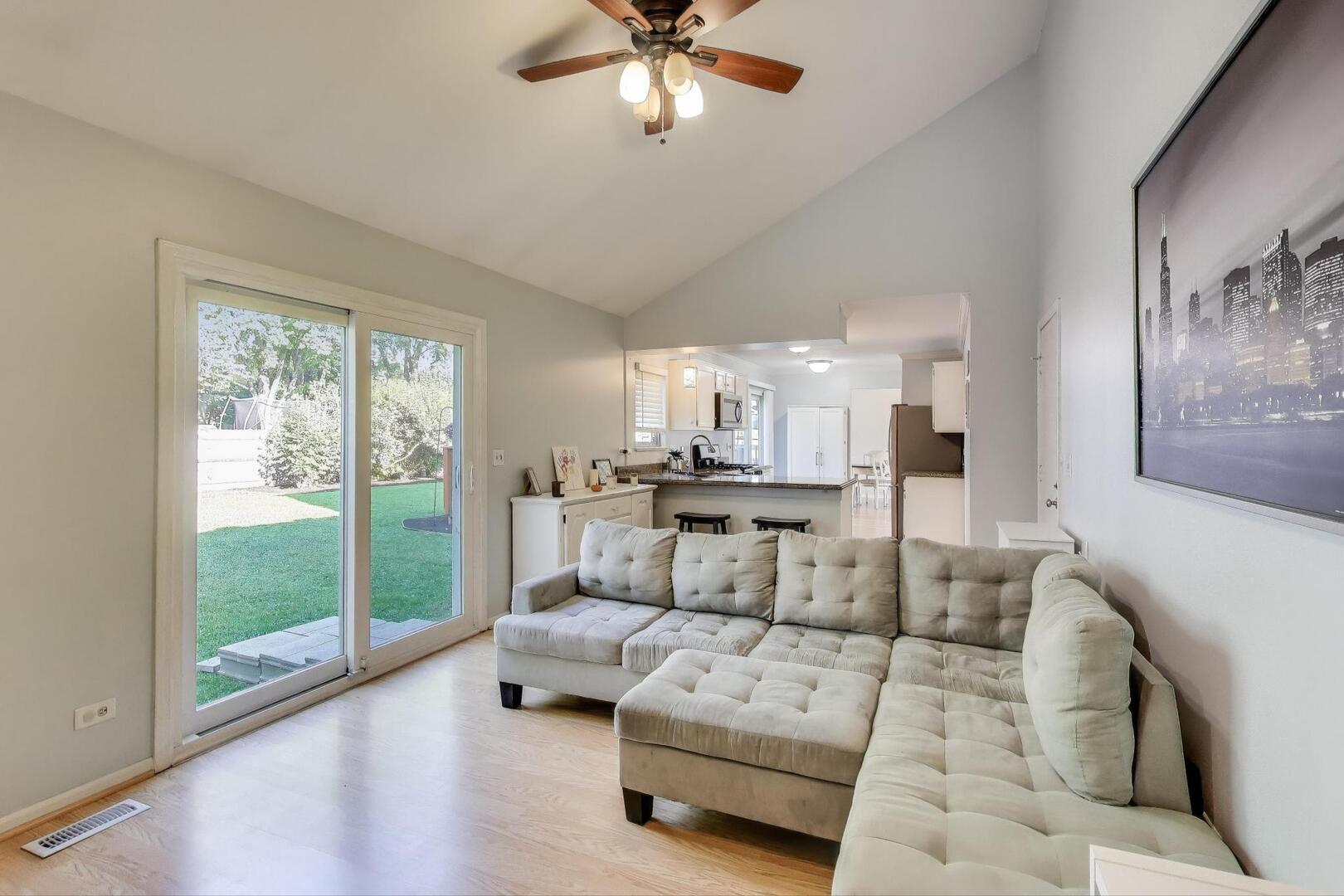 2S030 ESSEX Lane, Warrenville, IL 60555