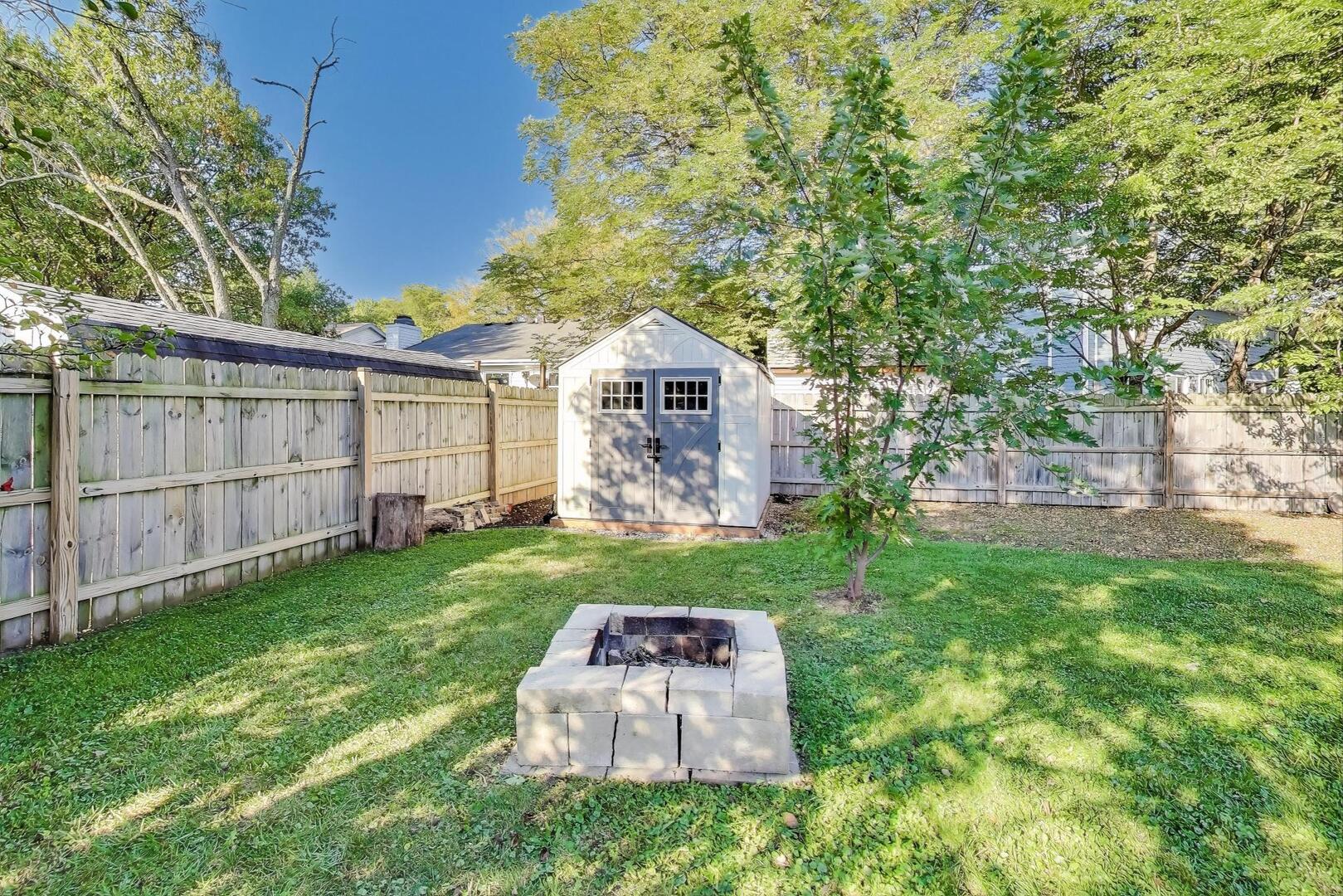 2S030 ESSEX Lane, Warrenville, IL 60555