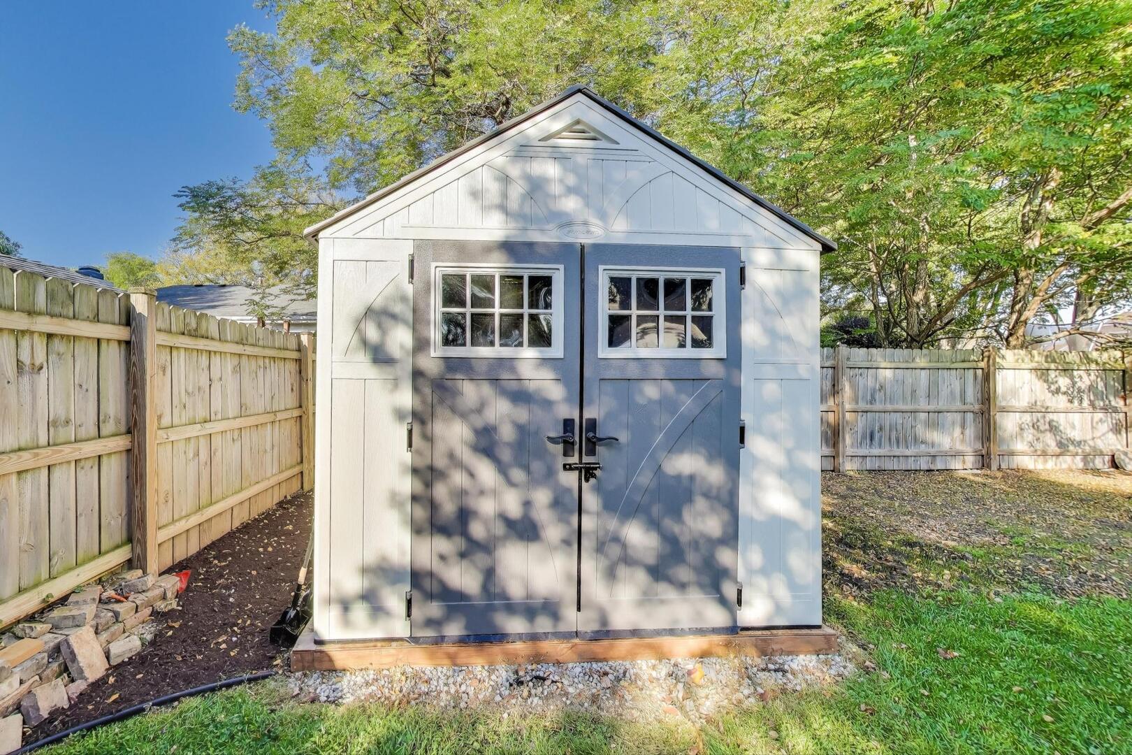 2S030 ESSEX Lane, Warrenville, IL 60555