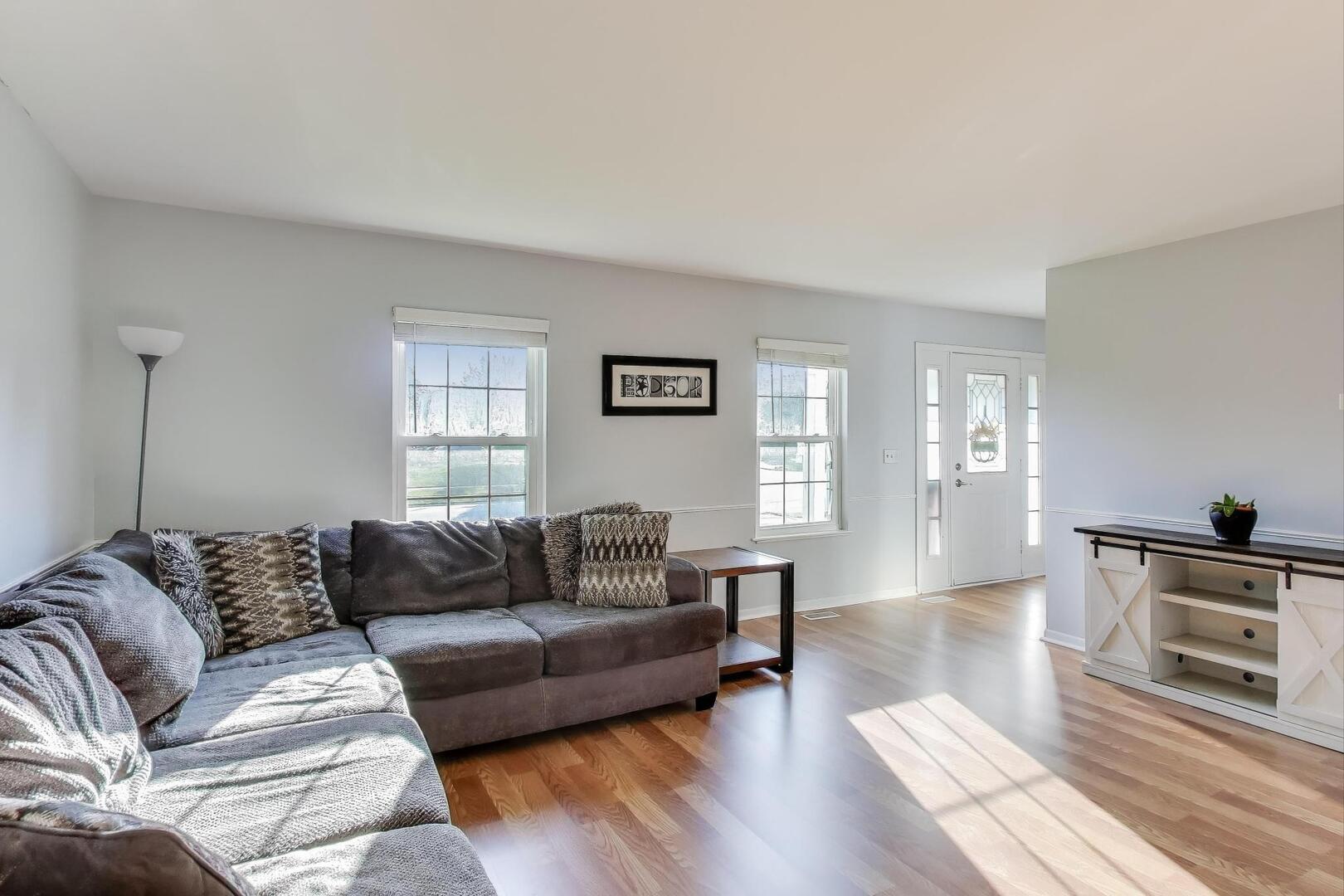 2S030 ESSEX Lane, Warrenville, IL 60555