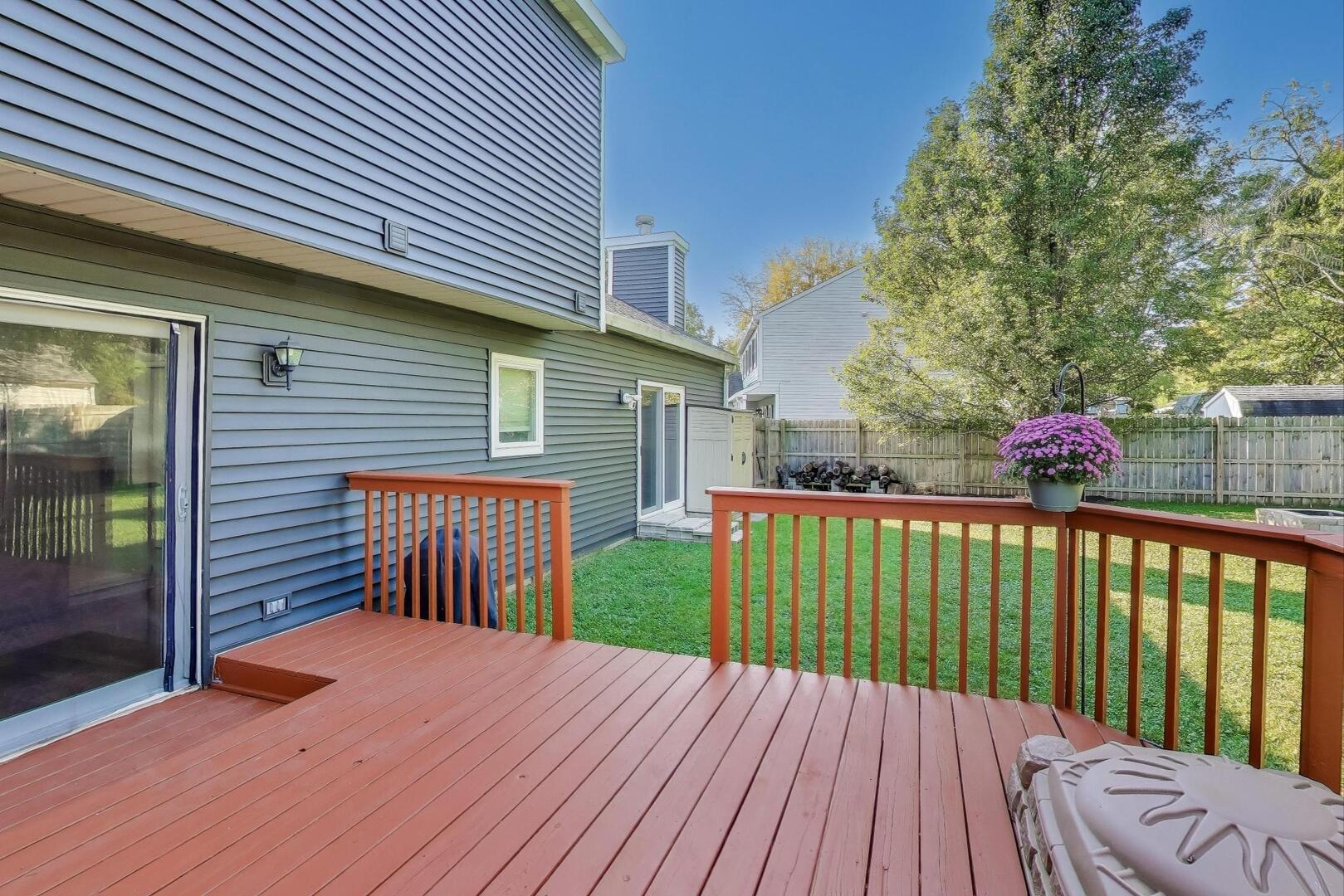 2S030 ESSEX Lane, Warrenville, IL 60555