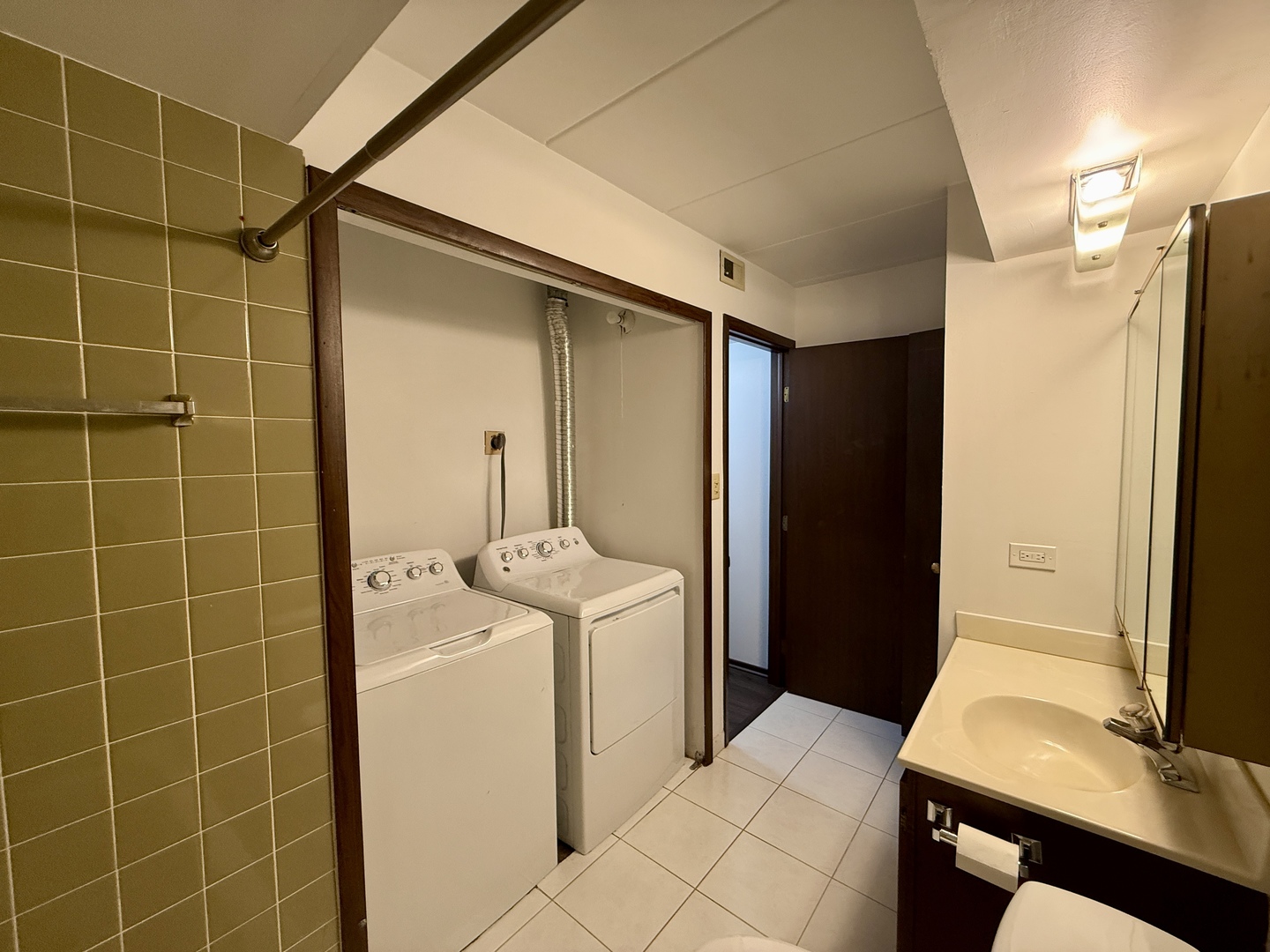 14023 Gail Lane #403, Crestwood, IL 60418