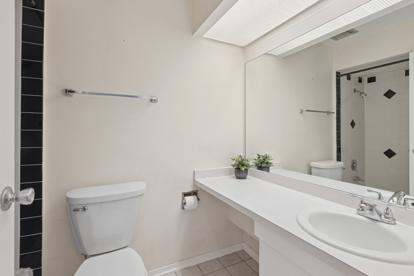 3108 Roberts Drive #5, Woodridge, IL 60517