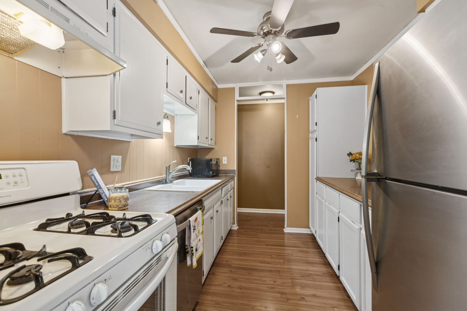 3108 Roberts Drive #5, Woodridge, IL 60517