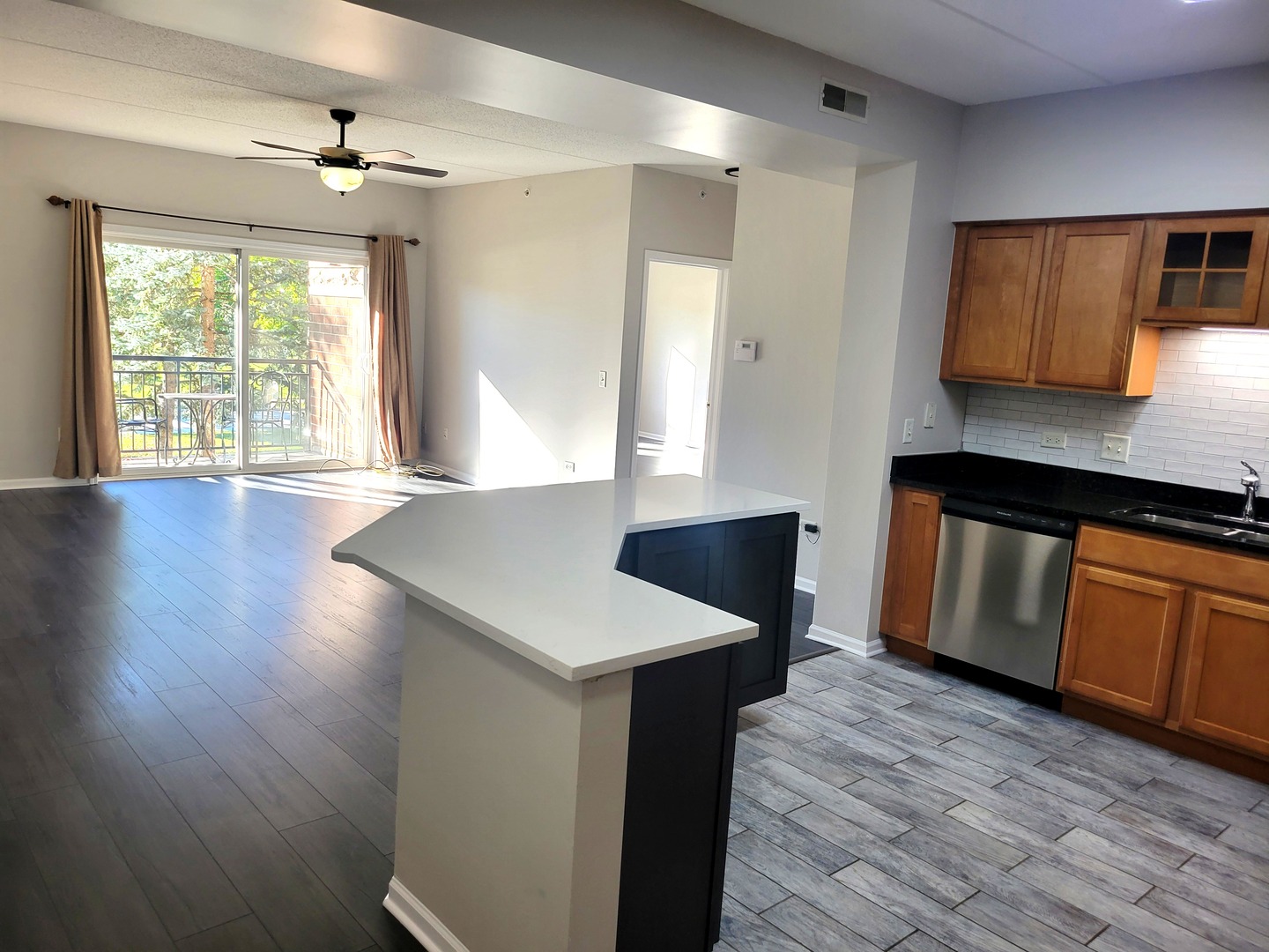3451 N Carriageway Drive #203, Arlington Heights, IL 60004