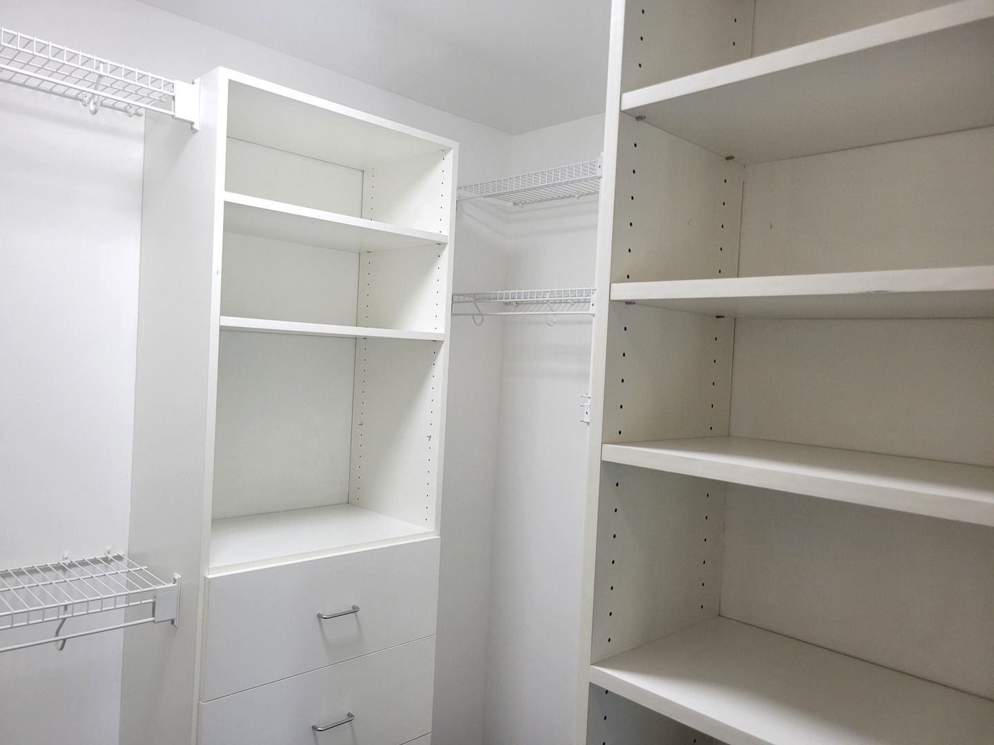 3451 N Carriageway Drive #203, Arlington Heights, IL 60004