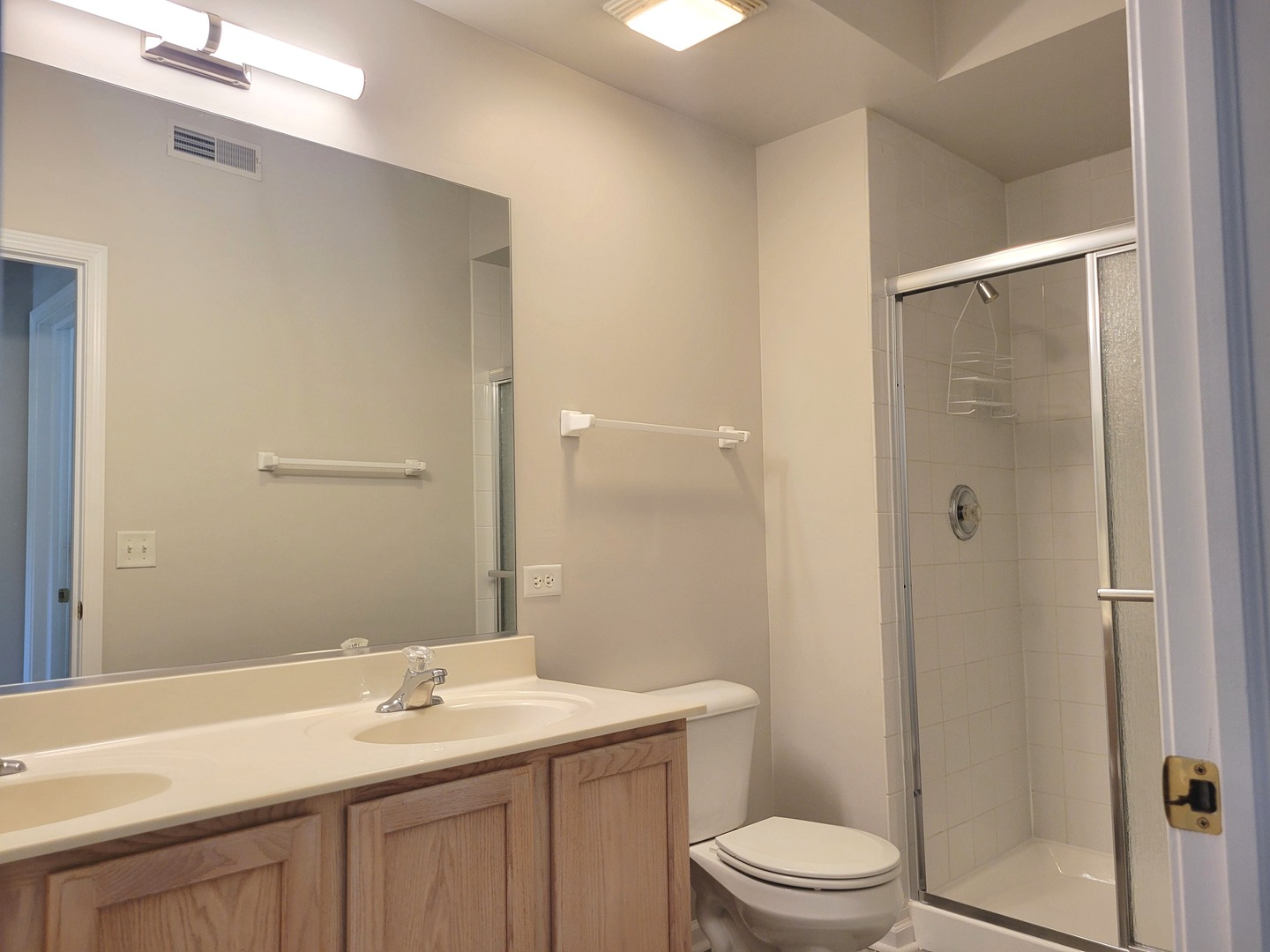 3451 N Carriageway Drive #203, Arlington Heights, IL 60004