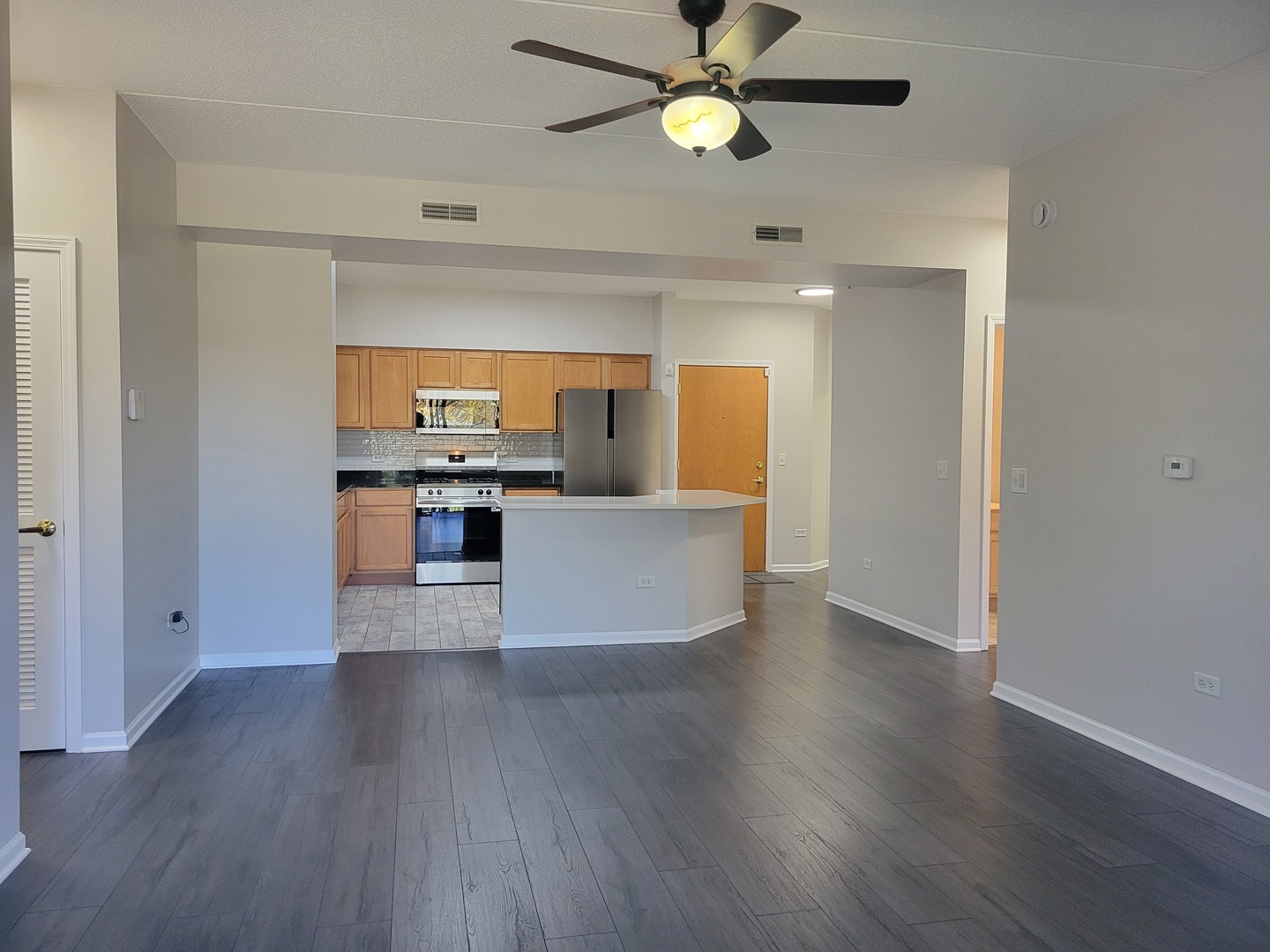 3451 N Carriageway Drive #203, Arlington Heights, IL 60004