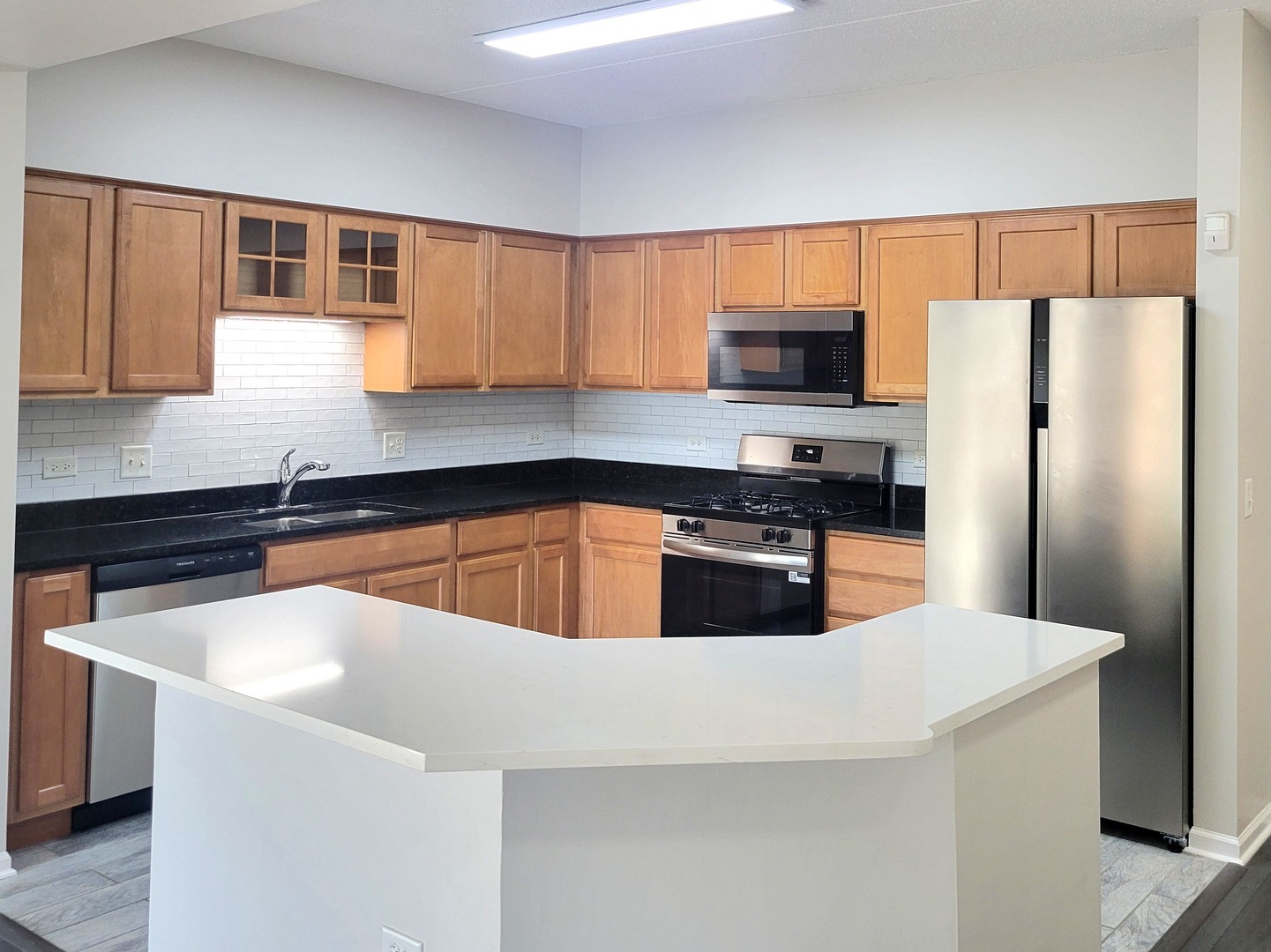 3451 N Carriageway Drive #203, Arlington Heights, IL 60004
