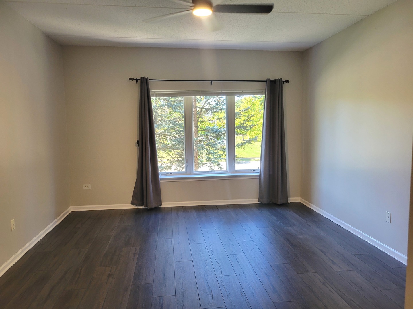 3451 N Carriageway Drive #203, Arlington Heights, IL 60004