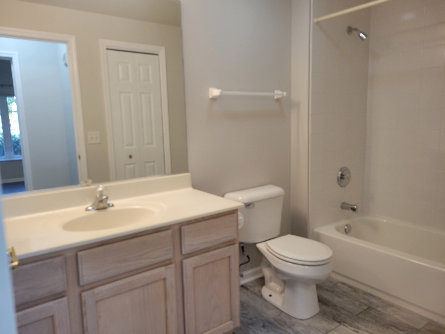 3451 N Carriageway Drive #203, Arlington Heights, IL 60004