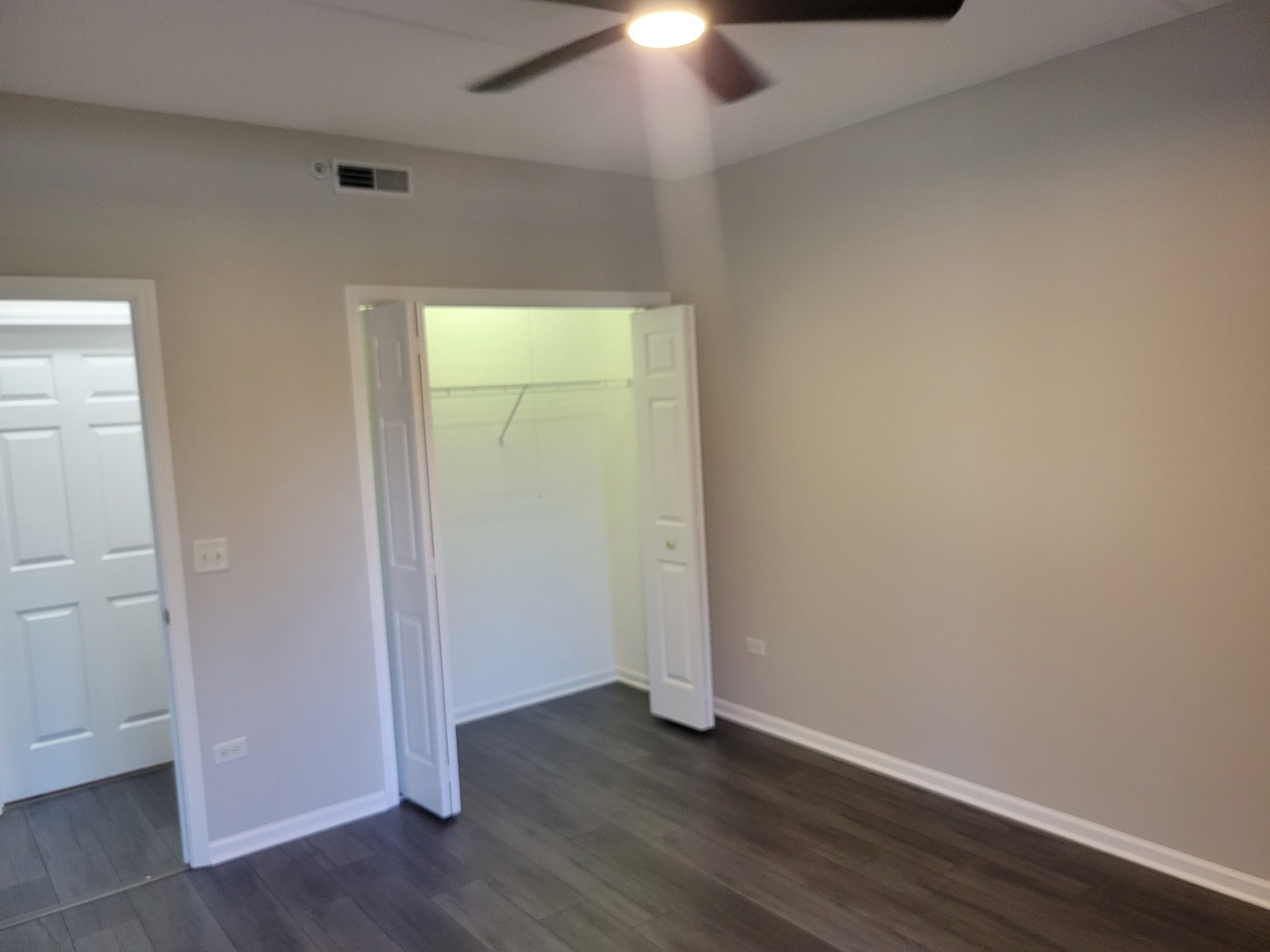 3451 N Carriageway Drive #203, Arlington Heights, IL 60004