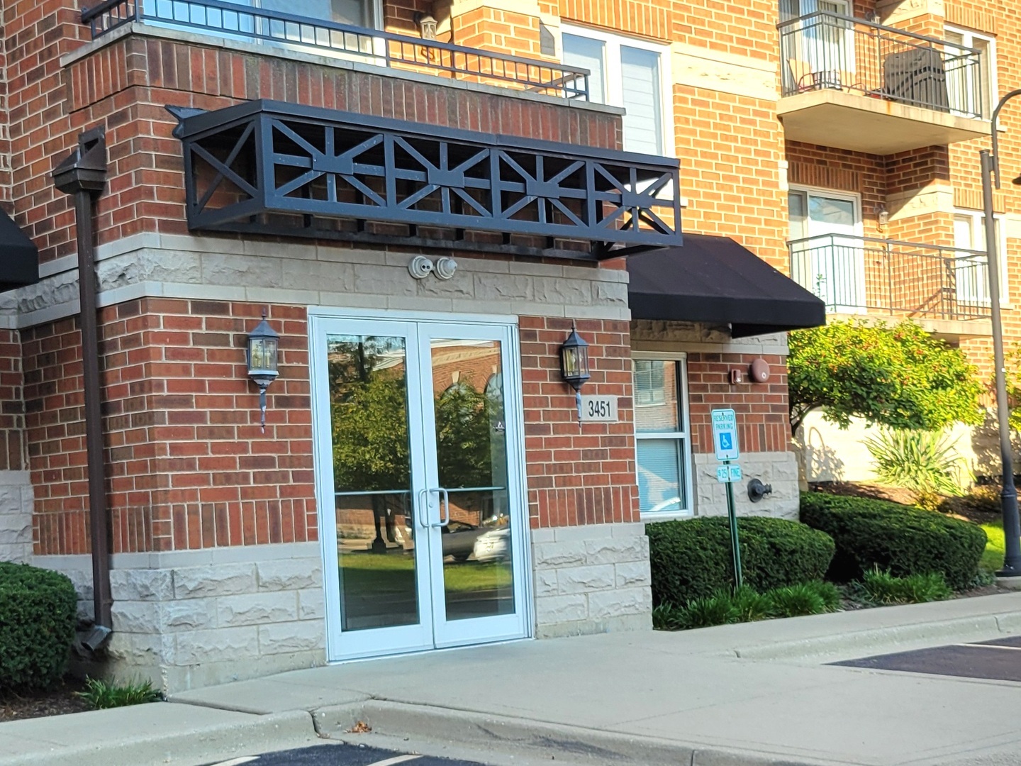 3451 N Carriageway Drive #203, Arlington Heights, IL 60004