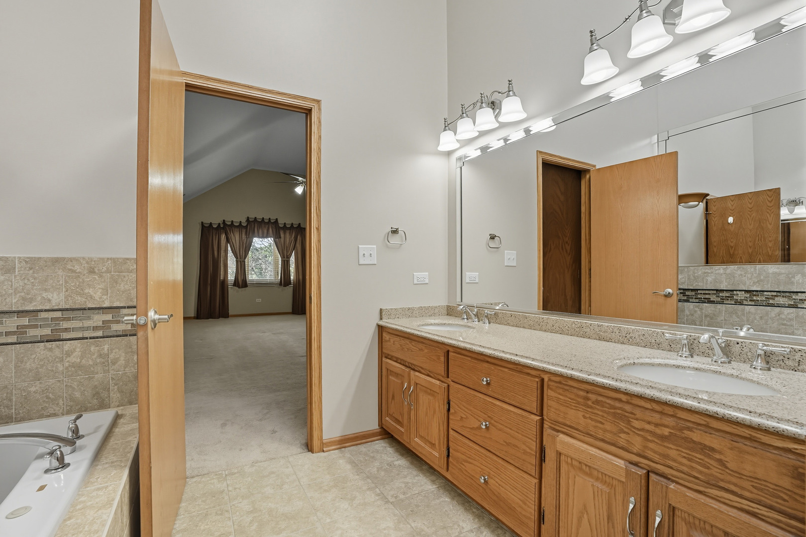 18323 White Oak Lane, Tinley Park, IL 60487