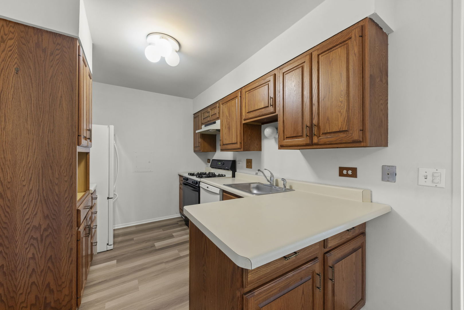 700 Wellington Avenue #110, Elk Grove Village, IL 60007