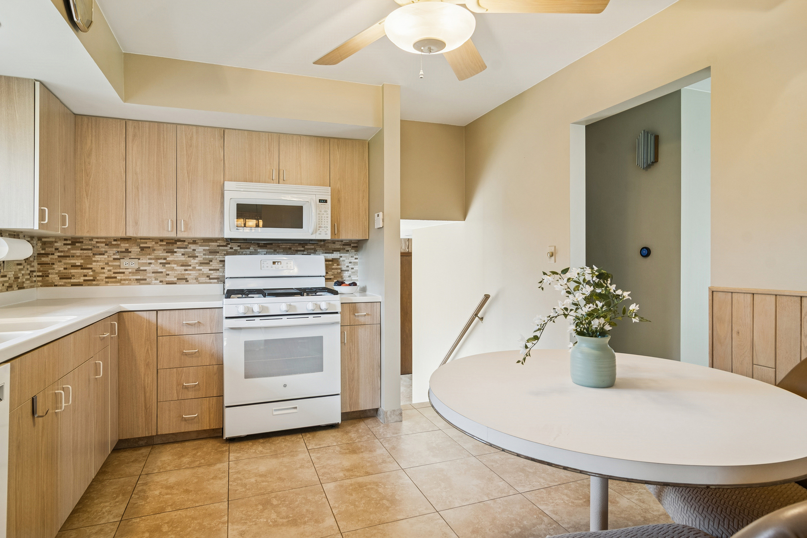 450 Little Path Road, Des Plaines, IL 60016