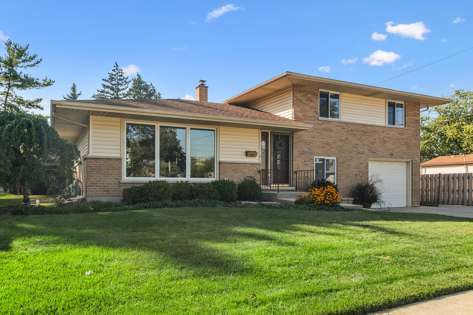 450 Little Path Road, Des Plaines, IL 60016