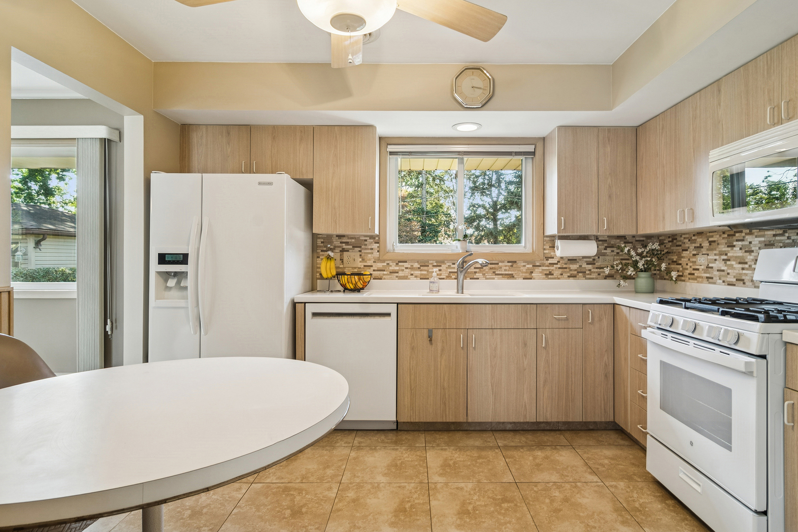 450 Little Path Road, Des Plaines, IL 60016