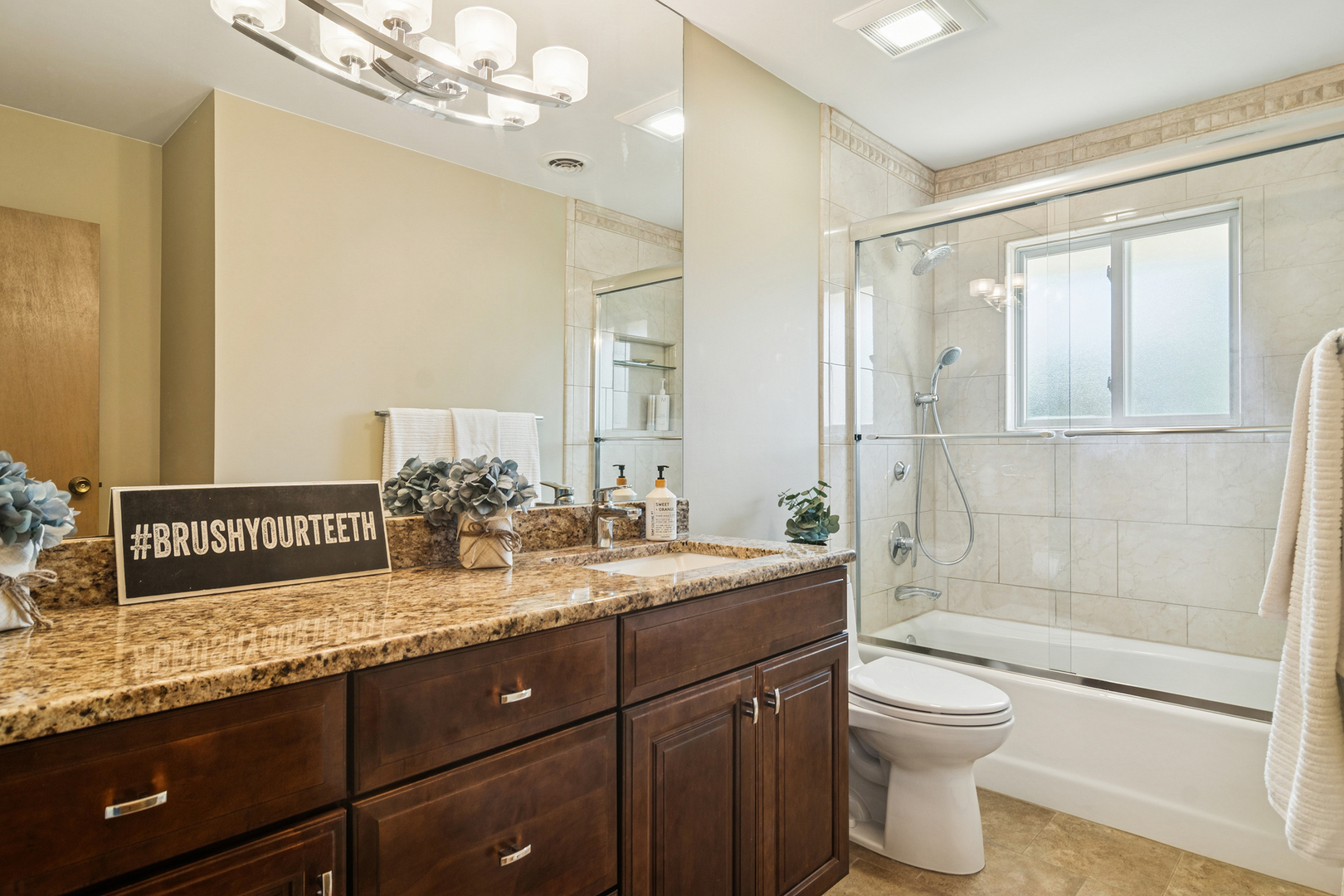 450 Little Path Road, Des Plaines, IL 60016