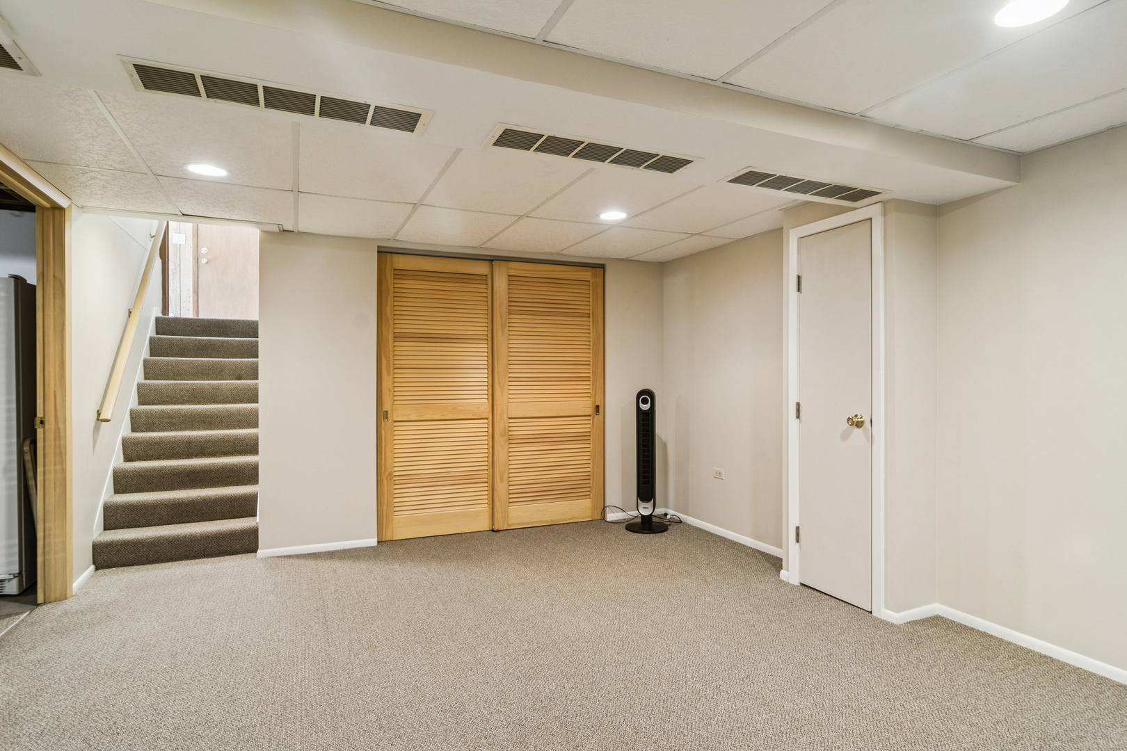 450 Little Path Road, Des Plaines, IL 60016