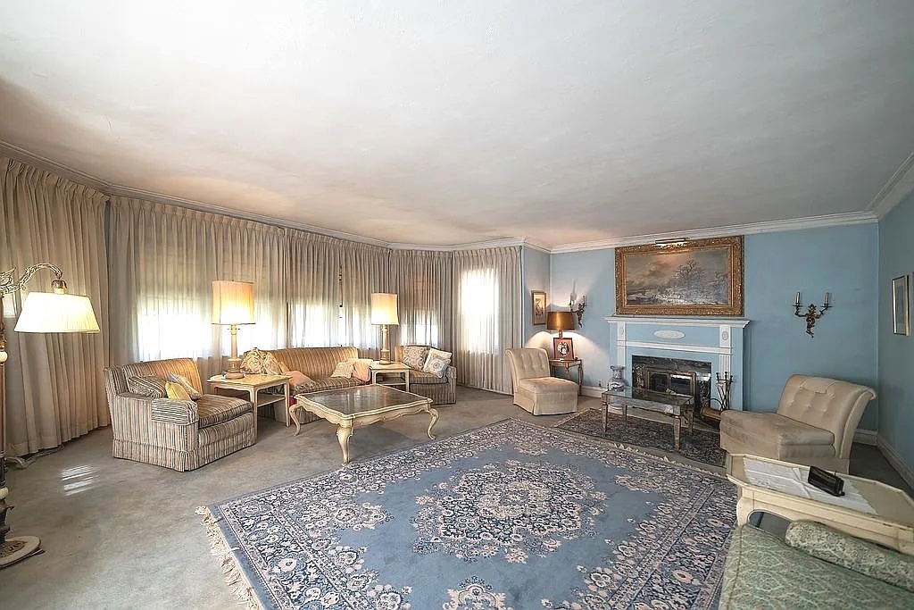 10247 S Bell Avenue, Chicago, IL 60643